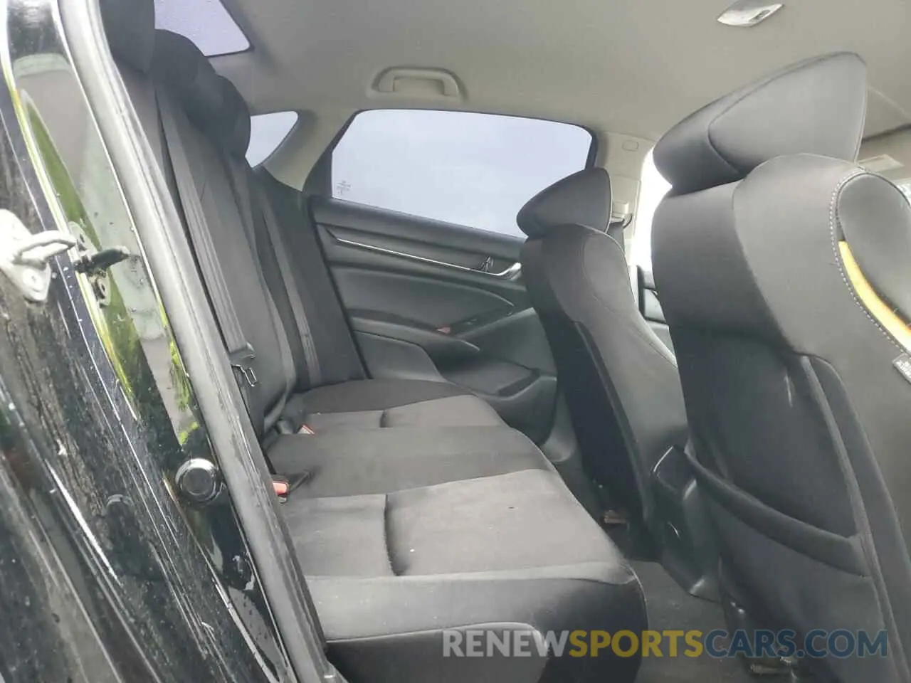10 Photograph of a damaged car 1HGCV1F11KA137757 HONDA ACCORD 2019
