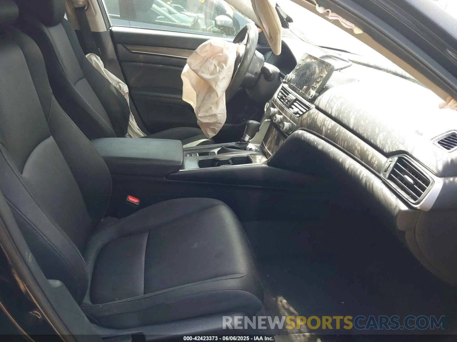 5 Photograph of a damaged car 1HGCV1F12KA027347 HONDA ACCORD 2019