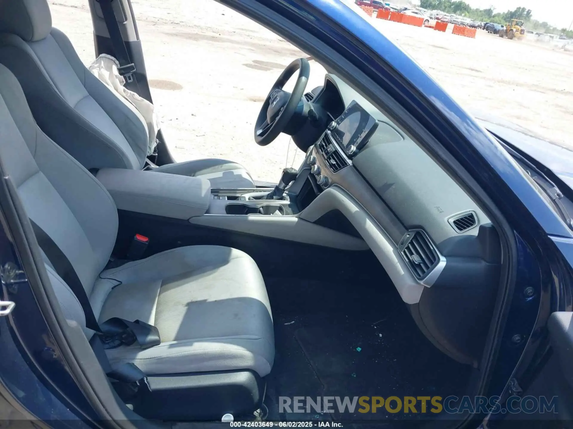 5 Photograph of a damaged car 1HGCV1F12KA037201 HONDA ACCORD 2019