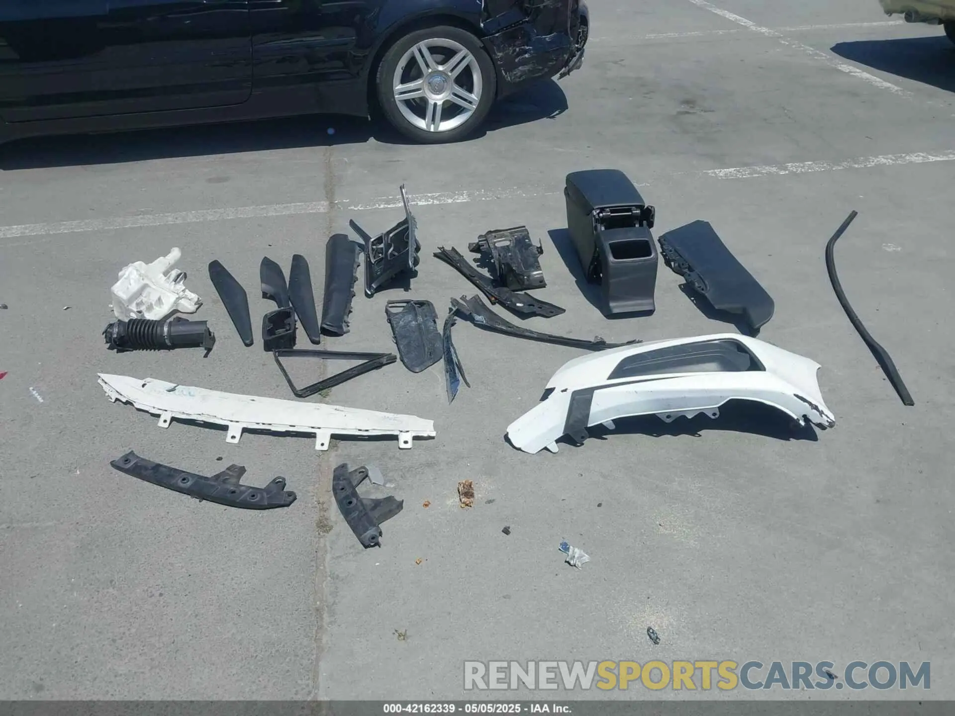 11 Photograph of a damaged car 1HGCV1F12KA130655 HONDA ACCORD 2019