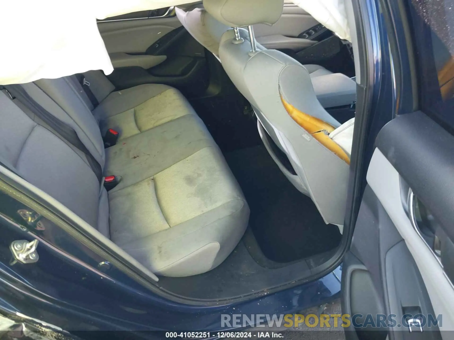8 Photograph of a damaged car 1HGCV1F13KA039149 HONDA ACCORD 2019