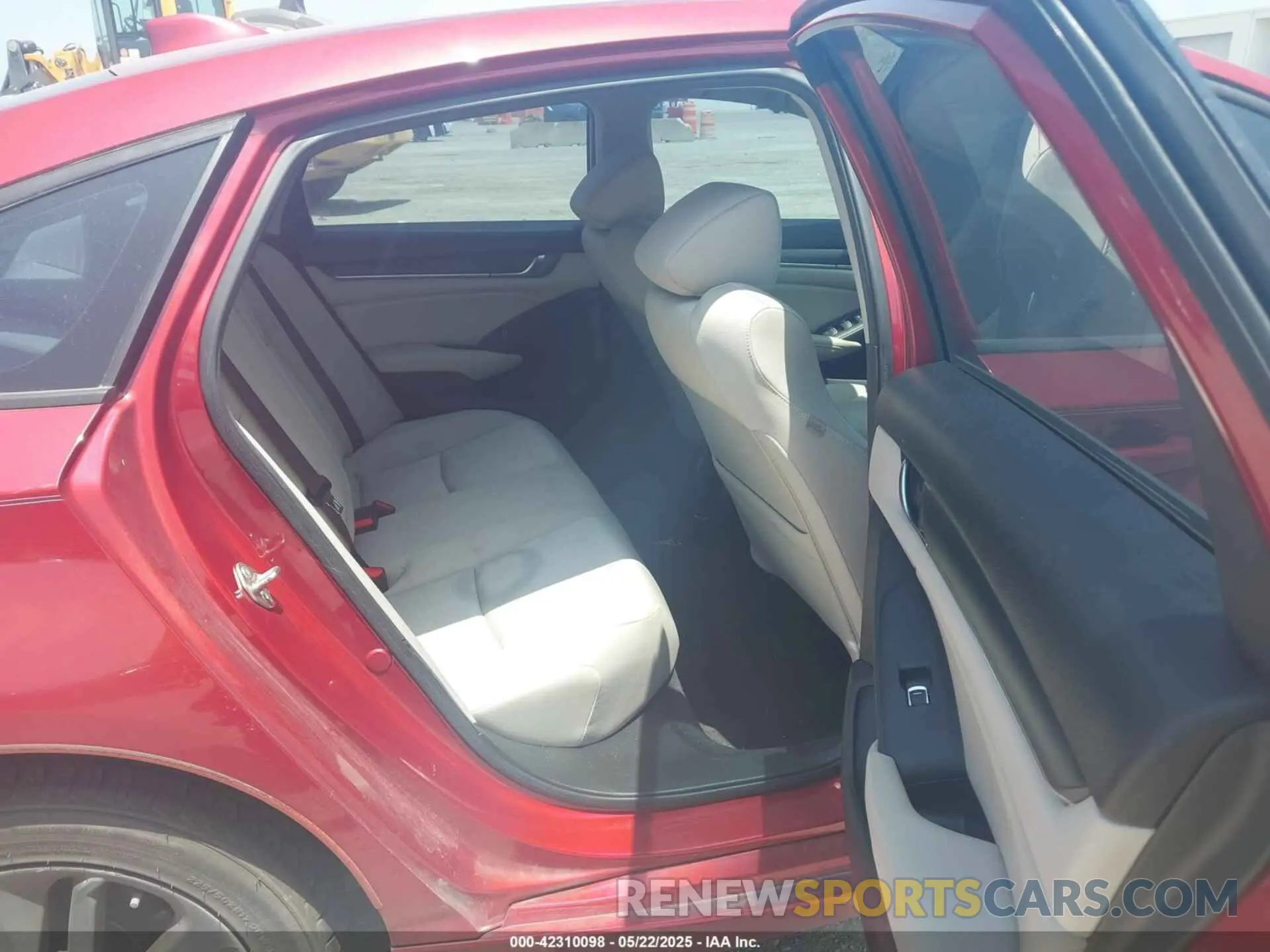 8 Photograph of a damaged car 1HGCV1F13KA071714 HONDA ACCORD 2019