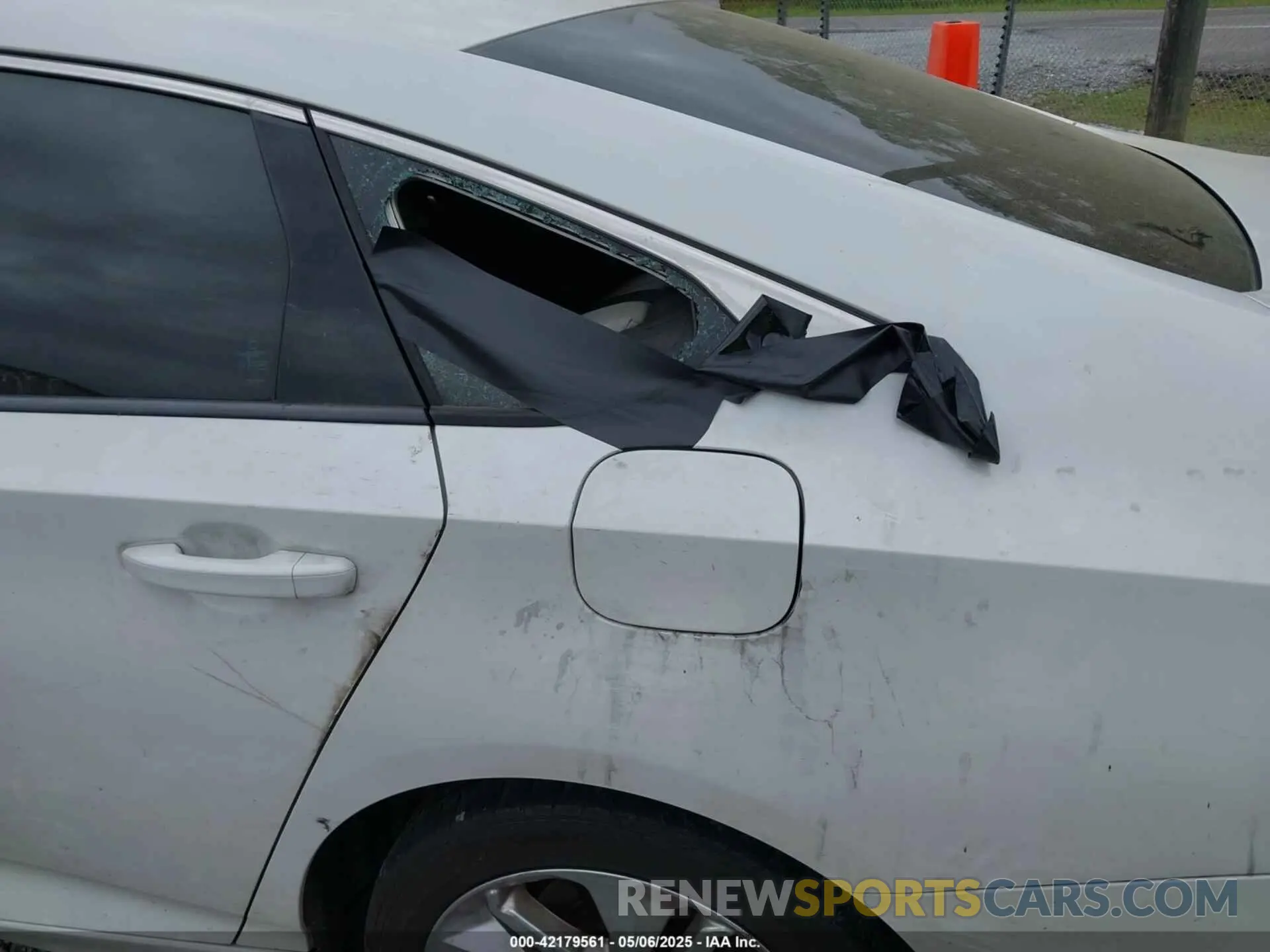 17 Photograph of a damaged car 1HGCV1F13KA092661 HONDA ACCORD 2019
