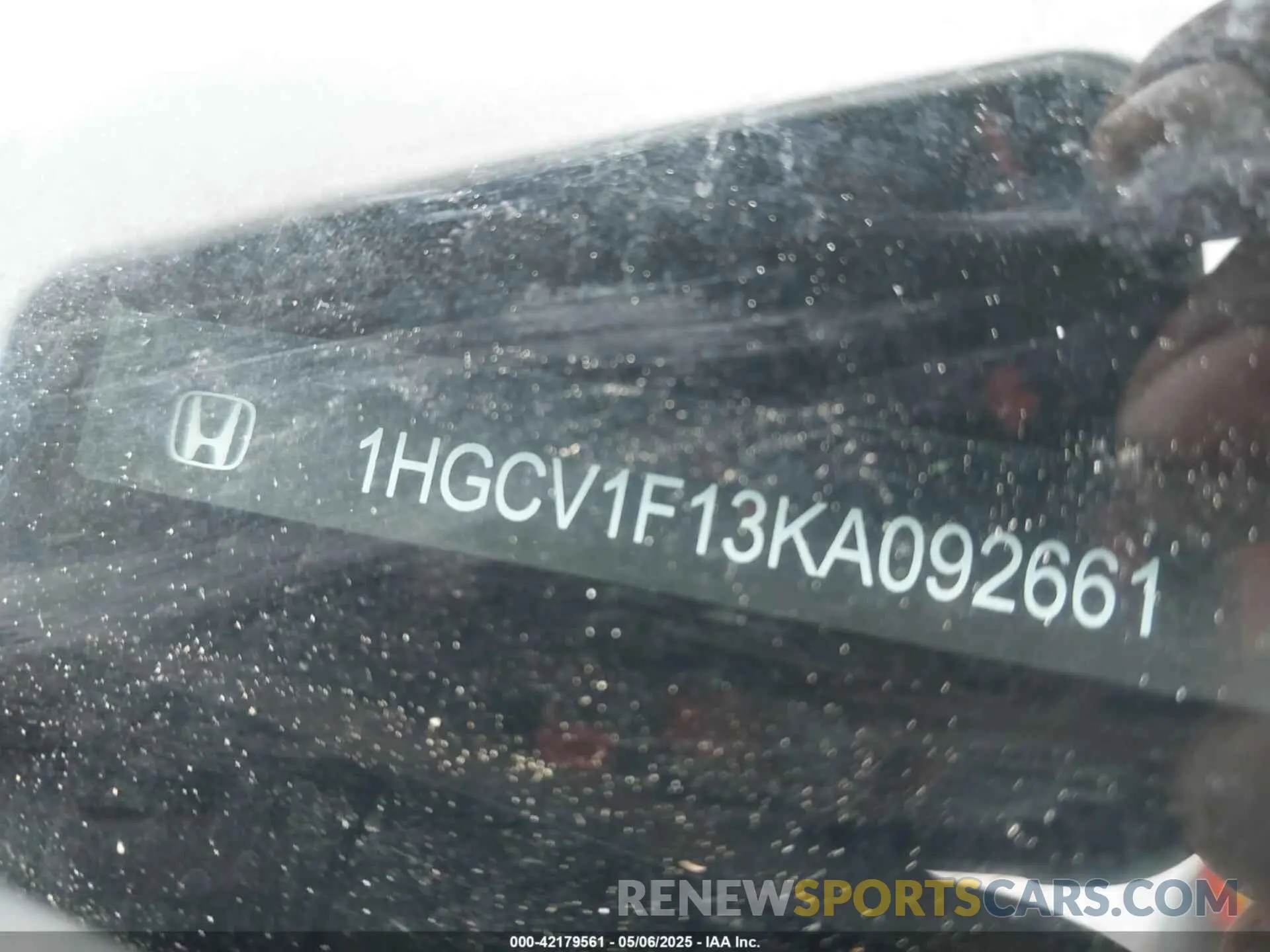 9 Photograph of a damaged car 1HGCV1F13KA092661 HONDA ACCORD 2019