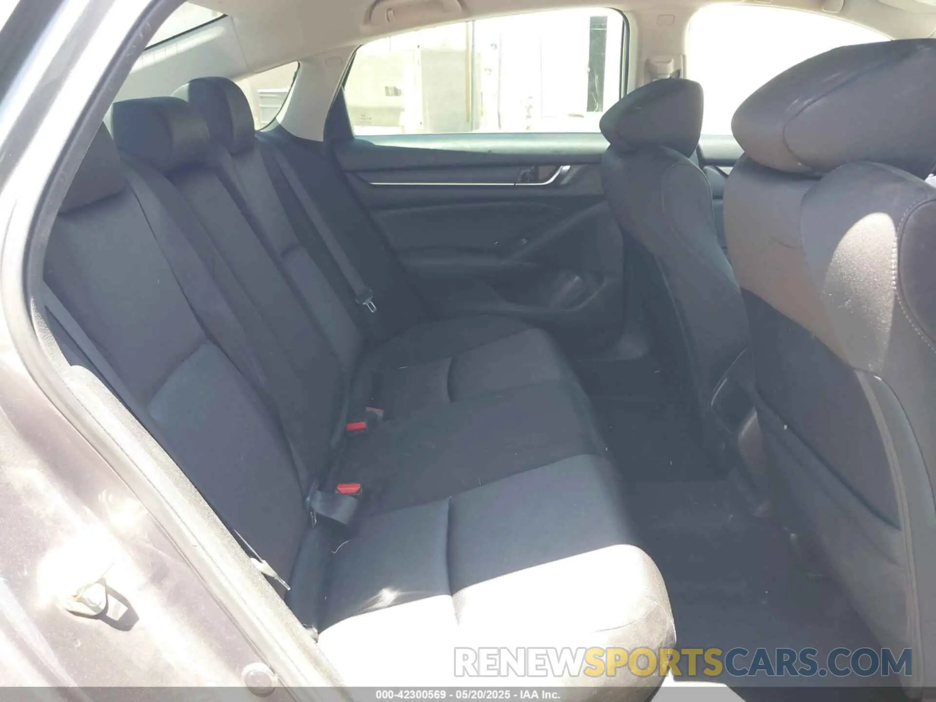 8 Photograph of a damaged car 1HGCV1F13KA105330 HONDA ACCORD 2019