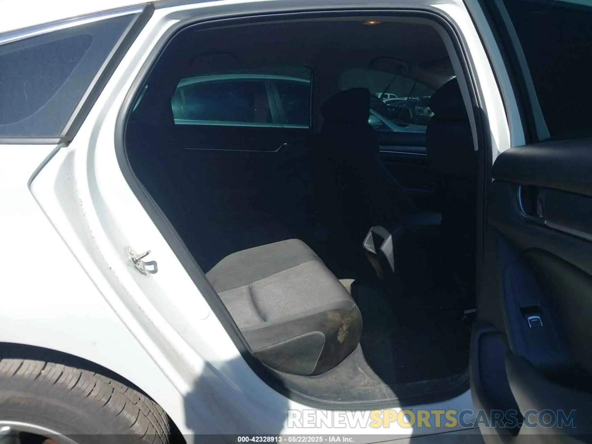 8 Photograph of a damaged car 1HGCV1F13KA167505 HONDA ACCORD 2019