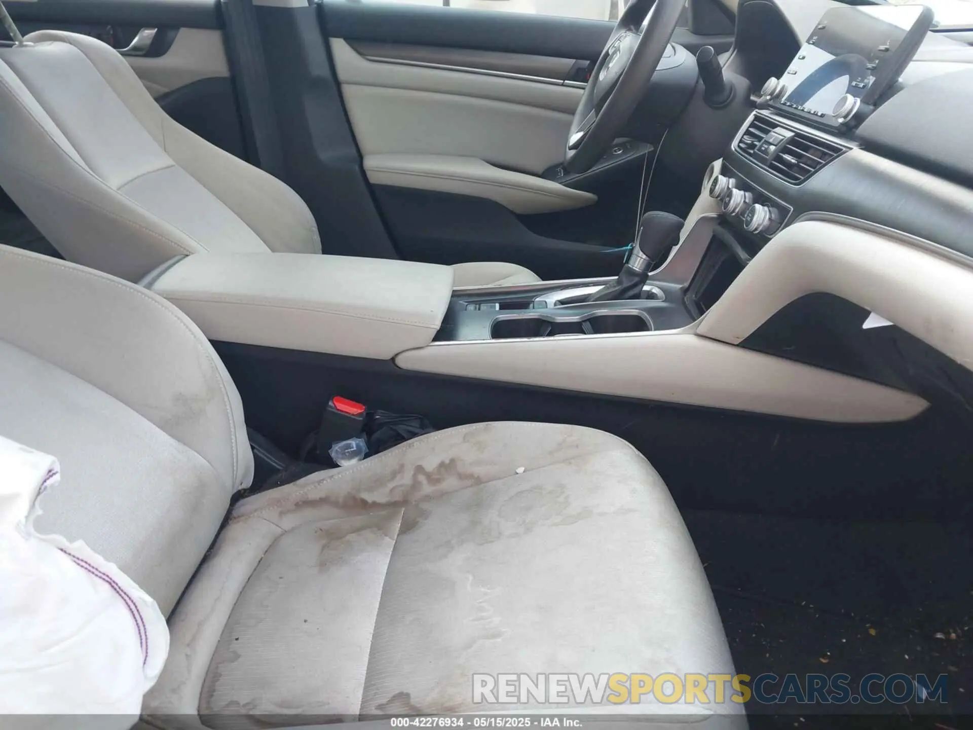 5 Photograph of a damaged car 1HGCV1F14KA082639 HONDA ACCORD 2019