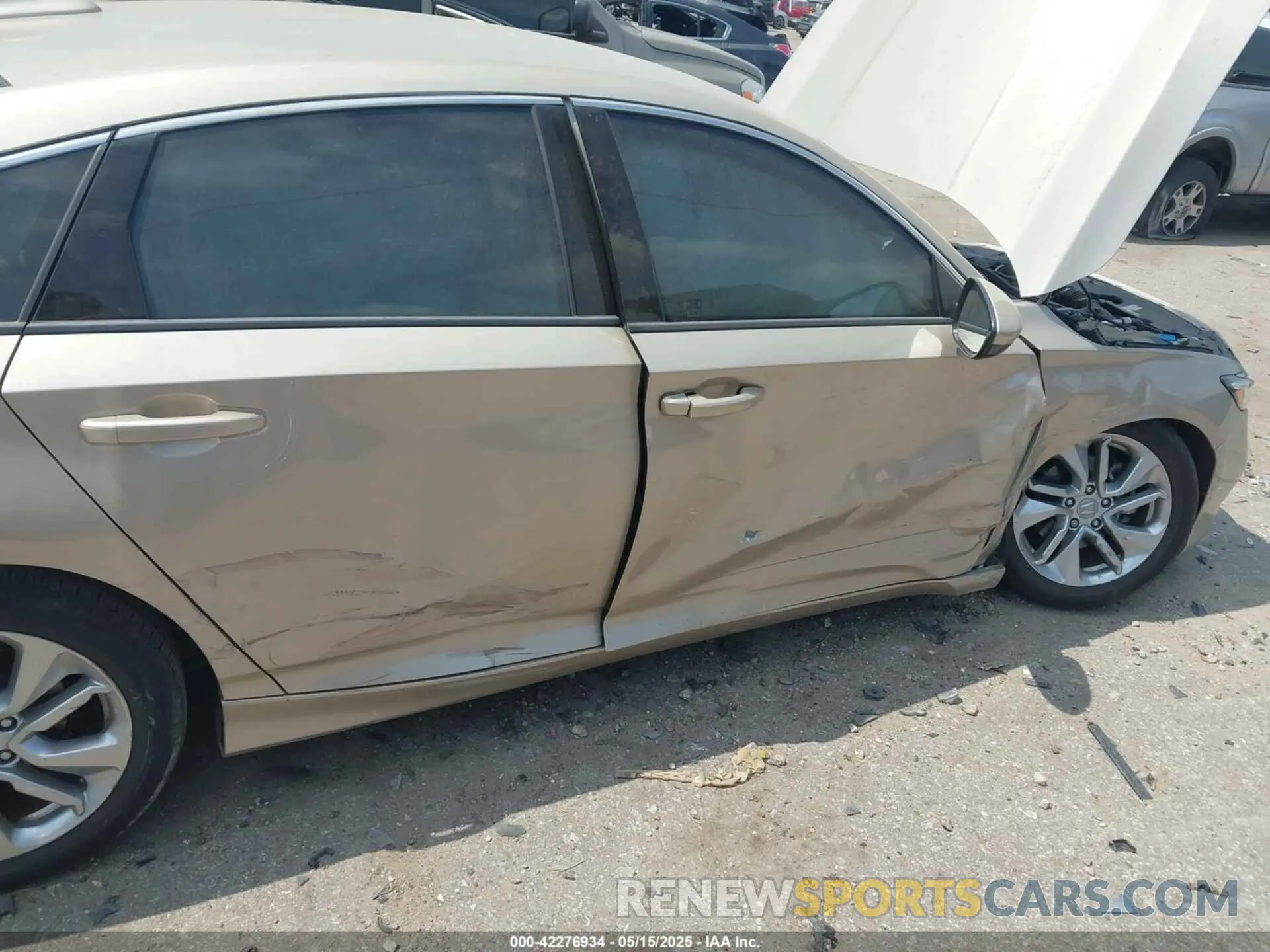 6 Photograph of a damaged car 1HGCV1F14KA082639 HONDA ACCORD 2019