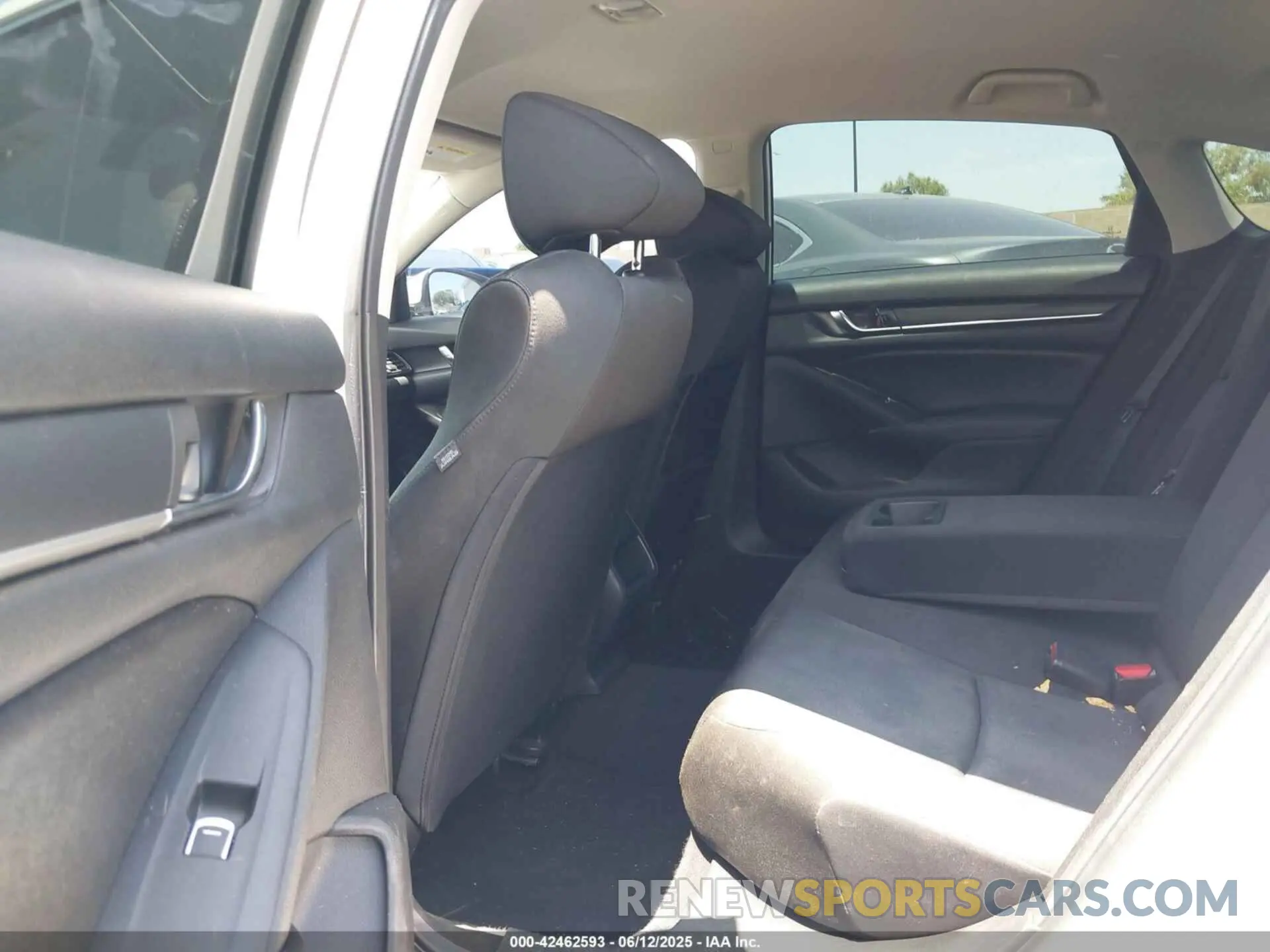 8 Photograph of a damaged car 1HGCV1F14KA116059 HONDA ACCORD 2019