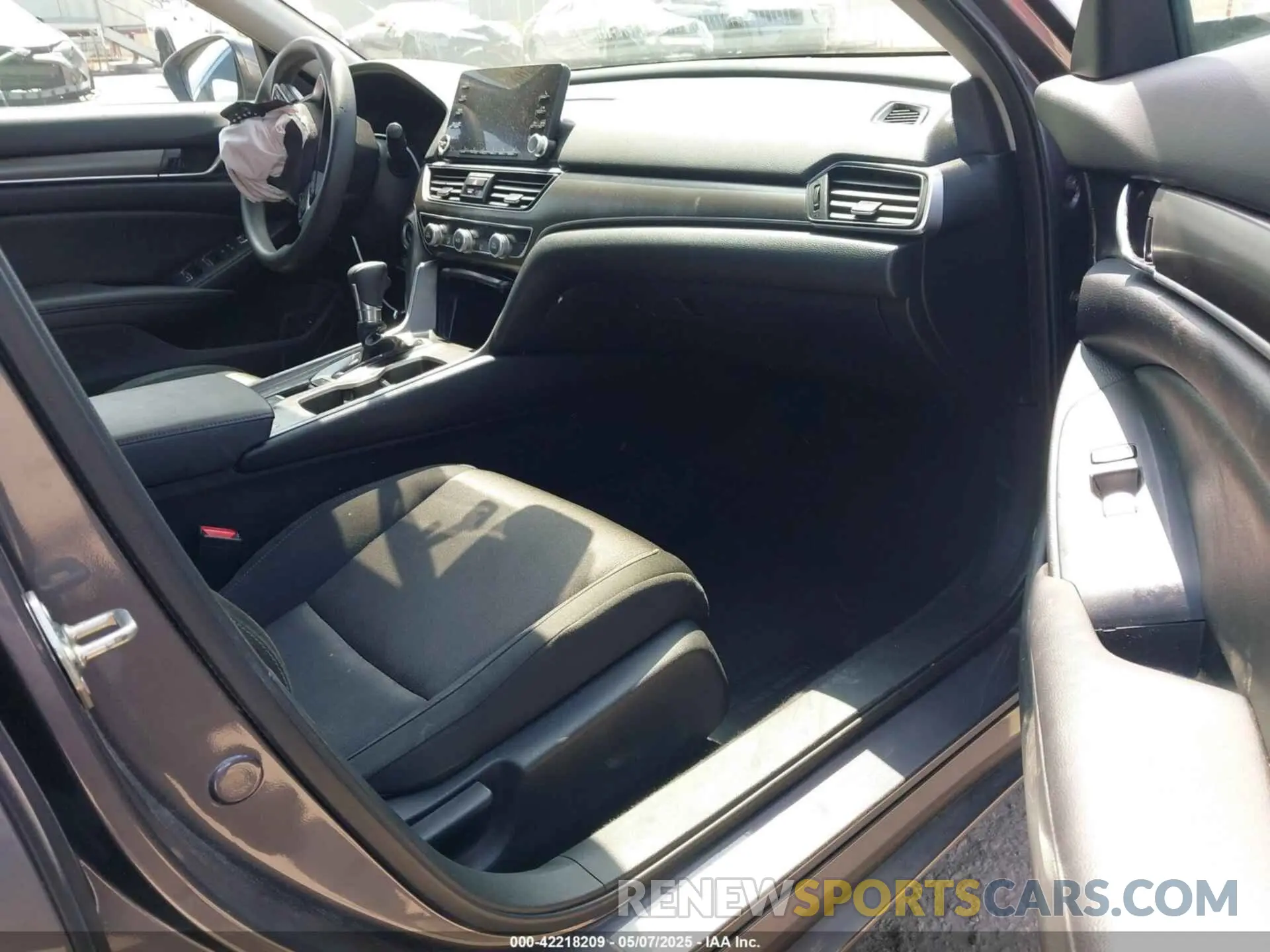 5 Photograph of a damaged car 1HGCV1F14KA120824 HONDA ACCORD 2019