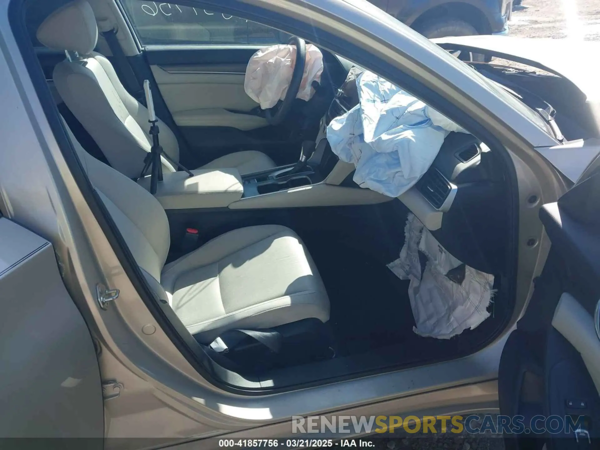 5 Photograph of a damaged car 1HGCV1F14KA133234 HONDA ACCORD 2019