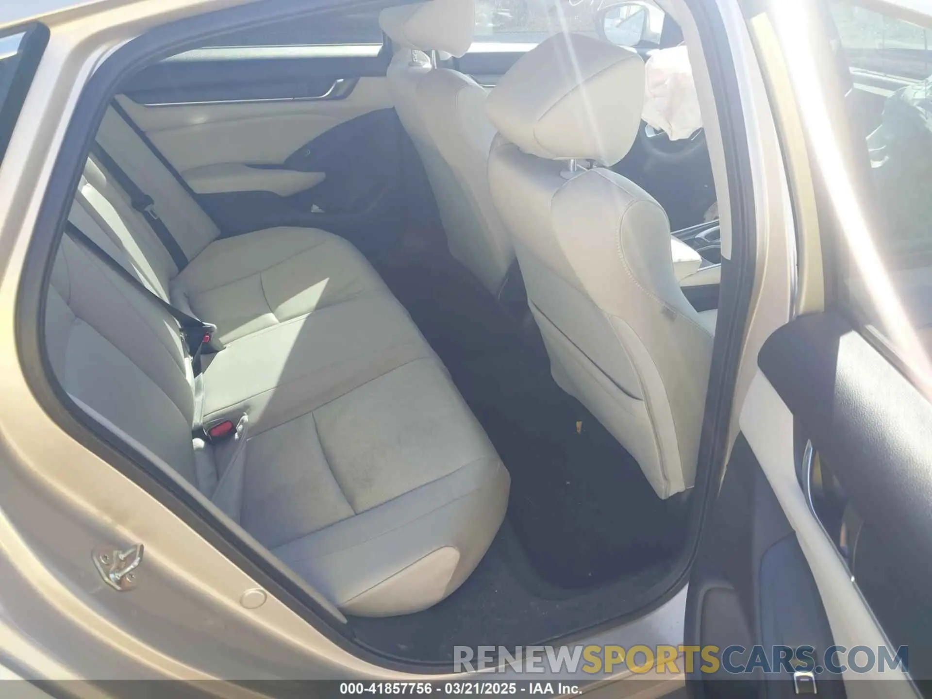 8 Photograph of a damaged car 1HGCV1F14KA133234 HONDA ACCORD 2019