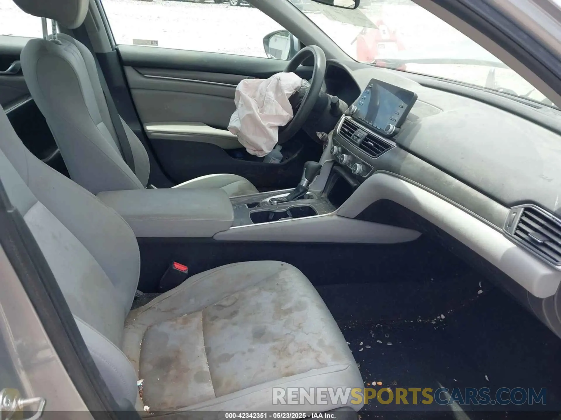 5 Photograph of a damaged car 1HGCV1F16KA008722 HONDA ACCORD 2019