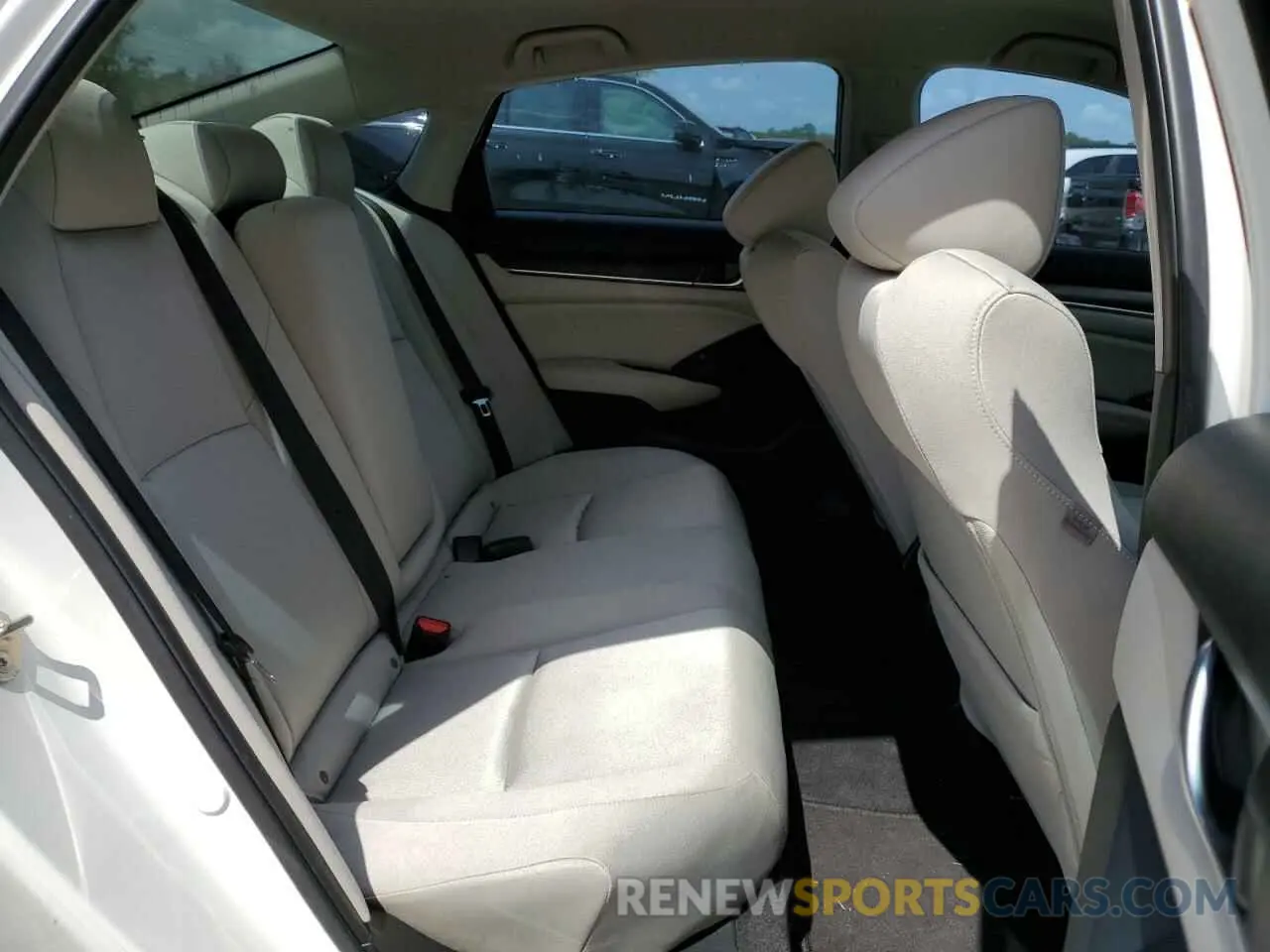 10 Photograph of a damaged car 1HGCV1F16KA029005 HONDA ACCORD 2019