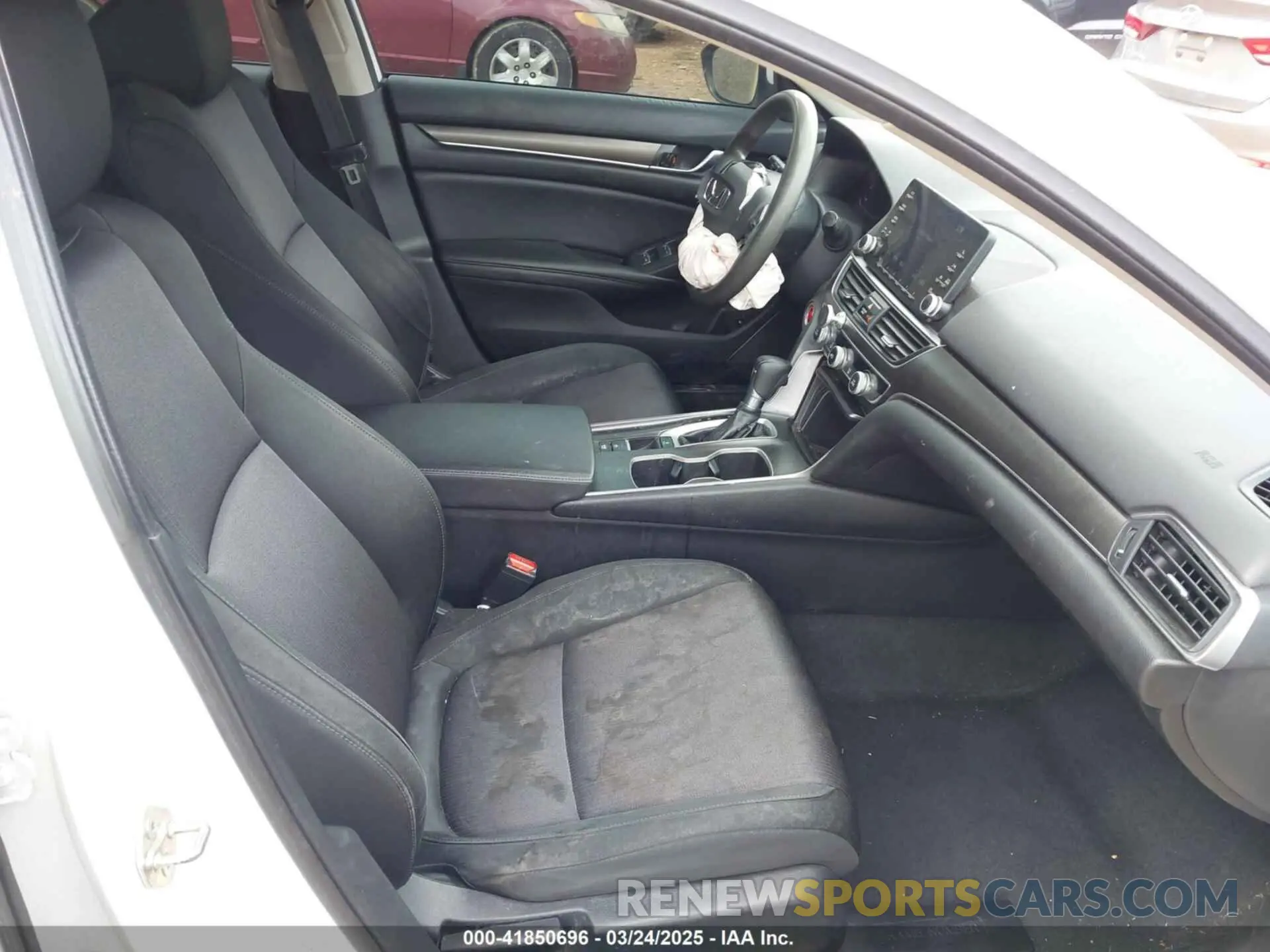 5 Photograph of a damaged car 1HGCV1F16KA067625 HONDA ACCORD 2019