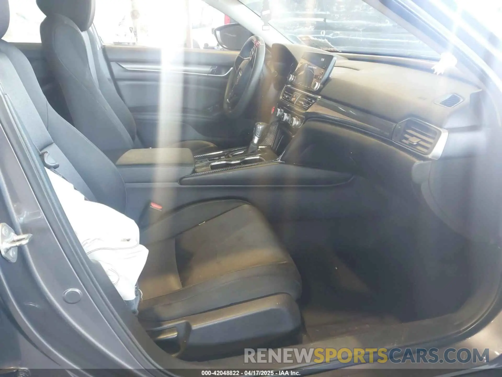 5 Photograph of a damaged car 1HGCV1F16KA088622 HONDA ACCORD 2019