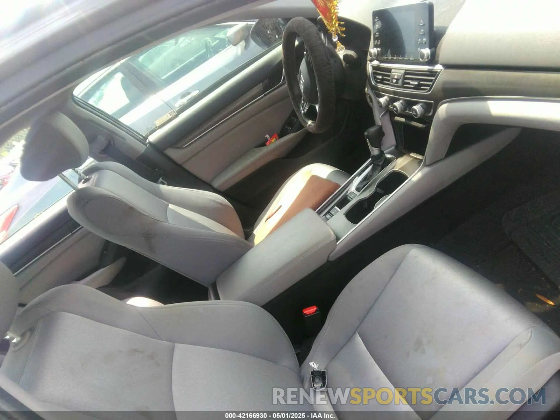 5 Photograph of a damaged car 1HGCV1F17KA108327 HONDA ACCORD 2019