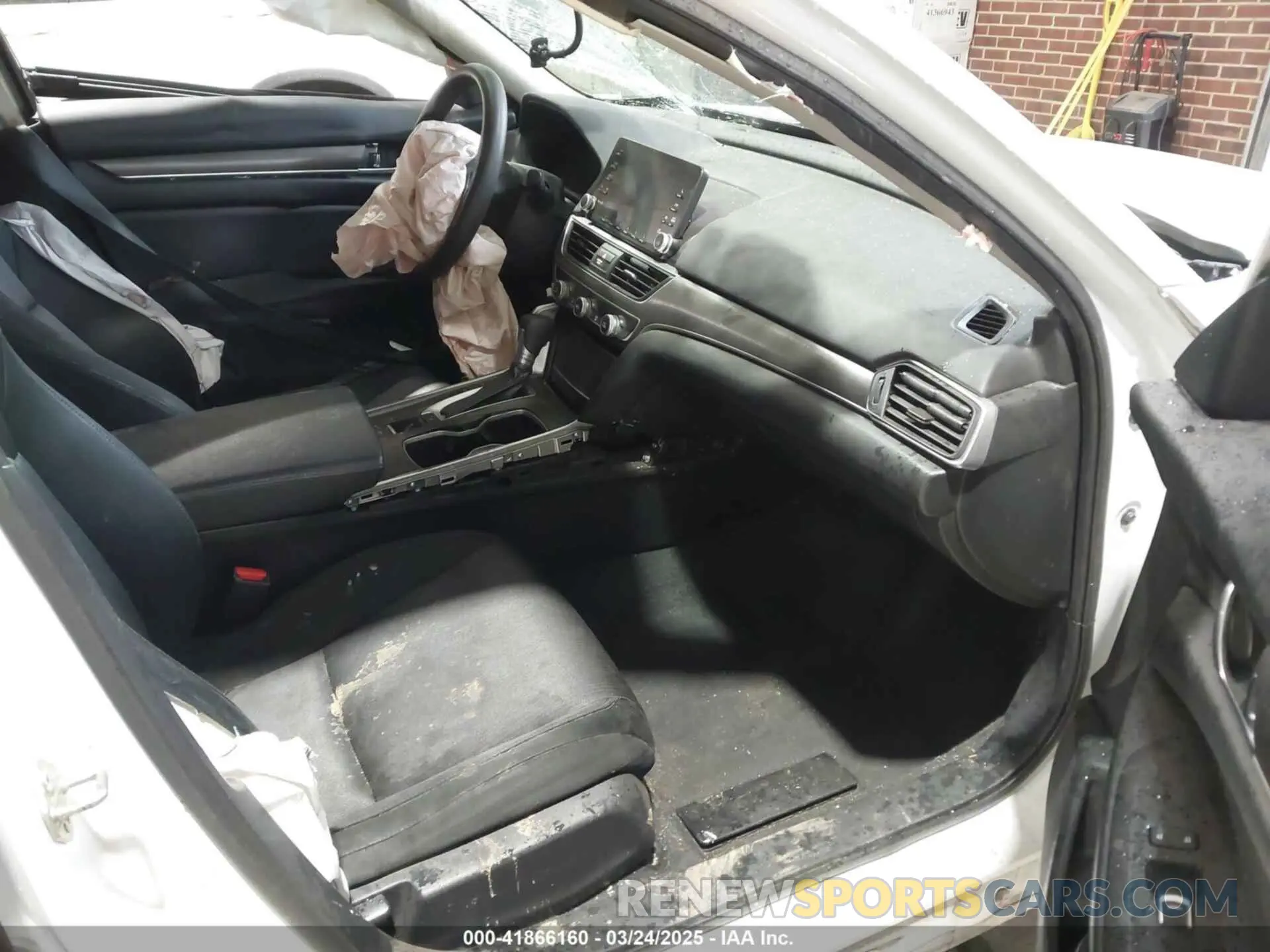5 Photograph of a damaged car 1HGCV1F17KA157740 HONDA ACCORD 2019