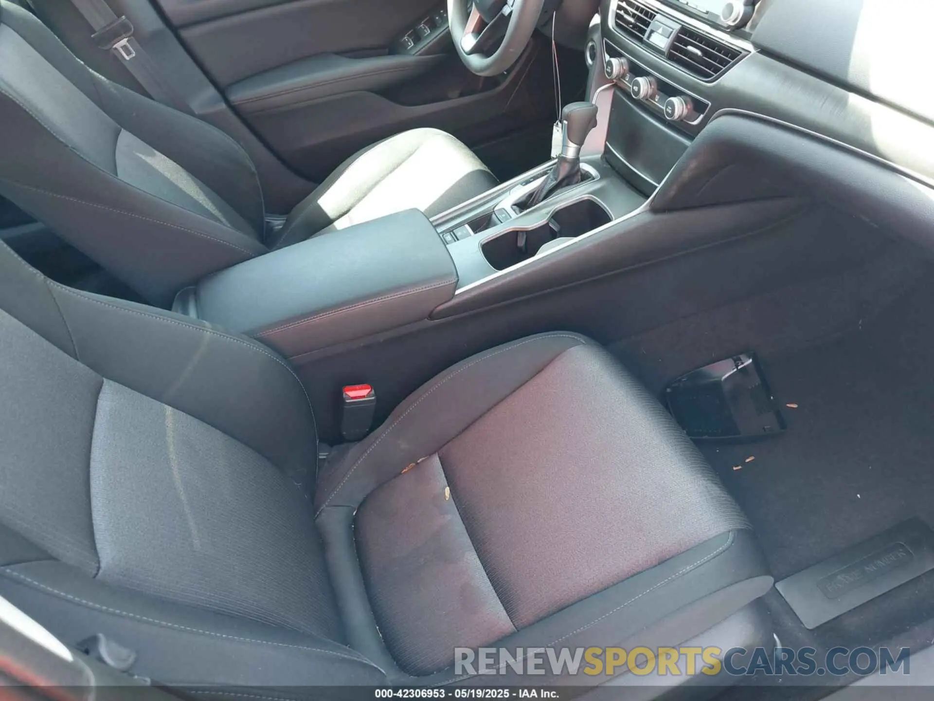 5 Photograph of a damaged car 1HGCV1F17KA161612 HONDA ACCORD 2019