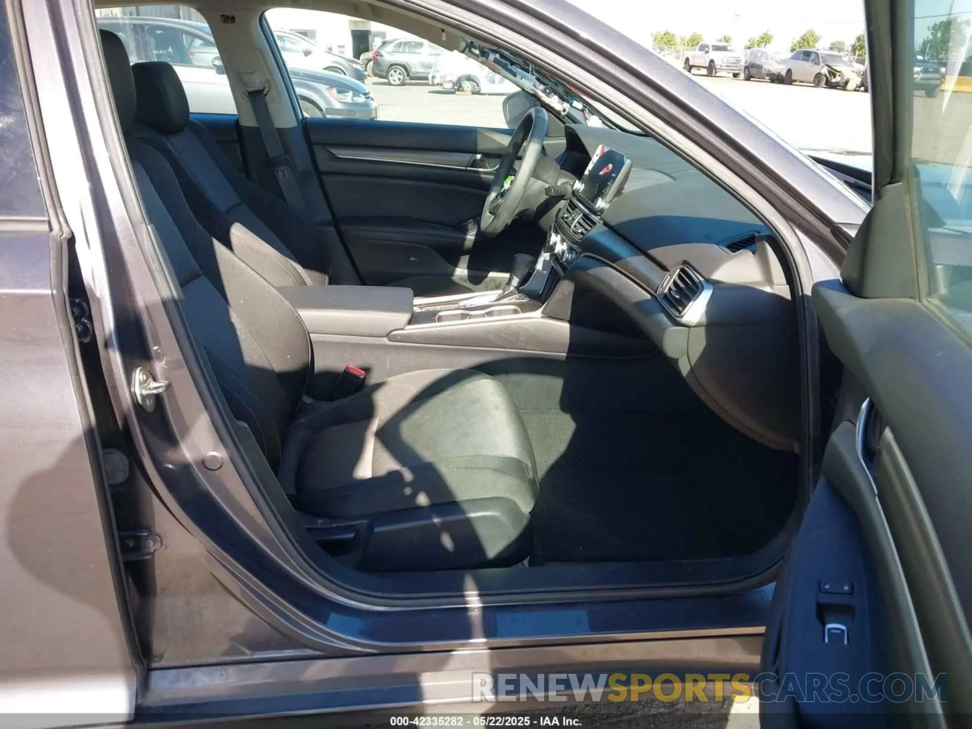 5 Photograph of a damaged car 1HGCV1F18KA043679 HONDA ACCORD 2019
