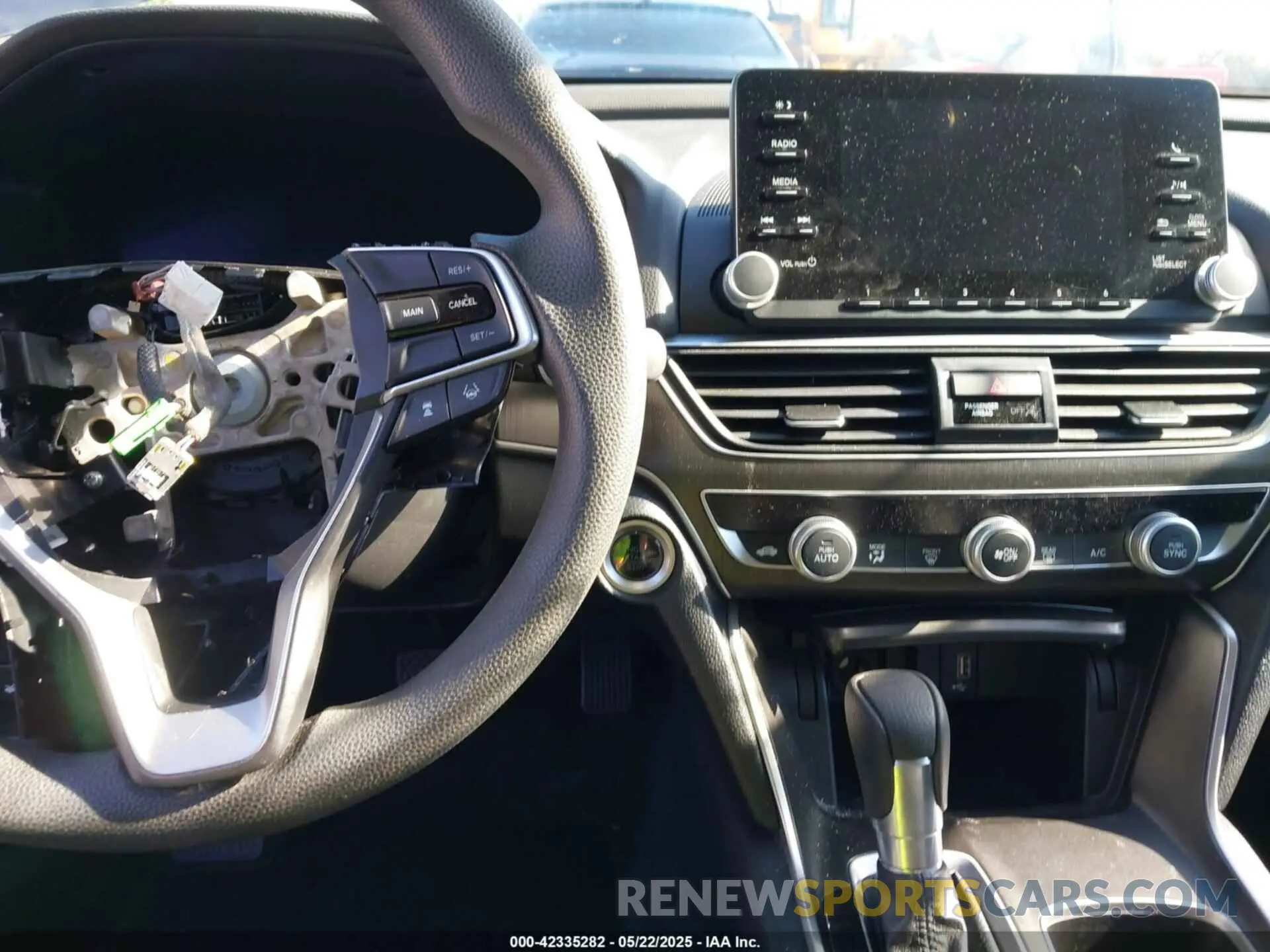 6 Photograph of a damaged car 1HGCV1F18KA043679 HONDA ACCORD 2019