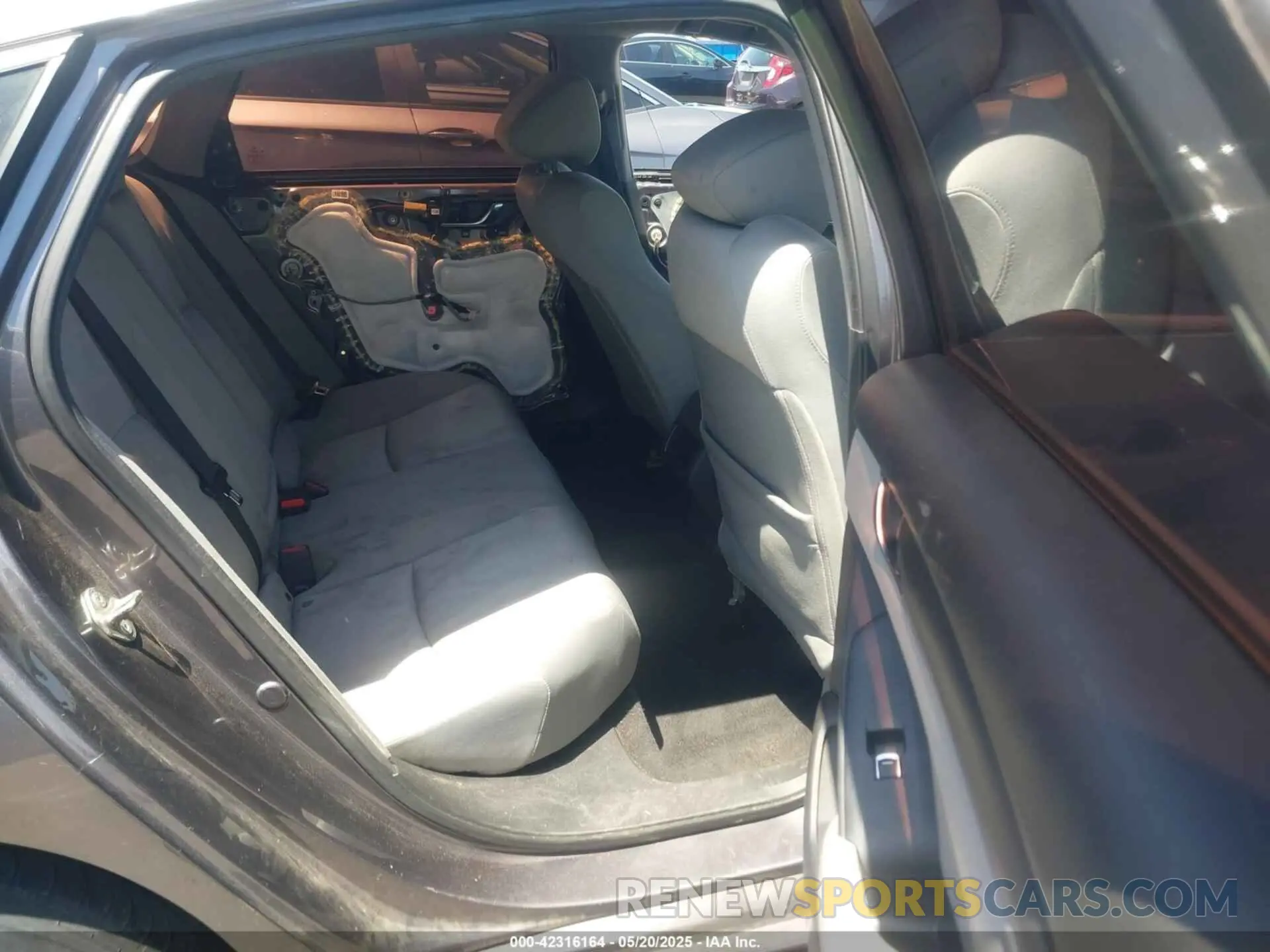 8 Photograph of a damaged car 1HGCV1F18KA076925 HONDA ACCORD 2019