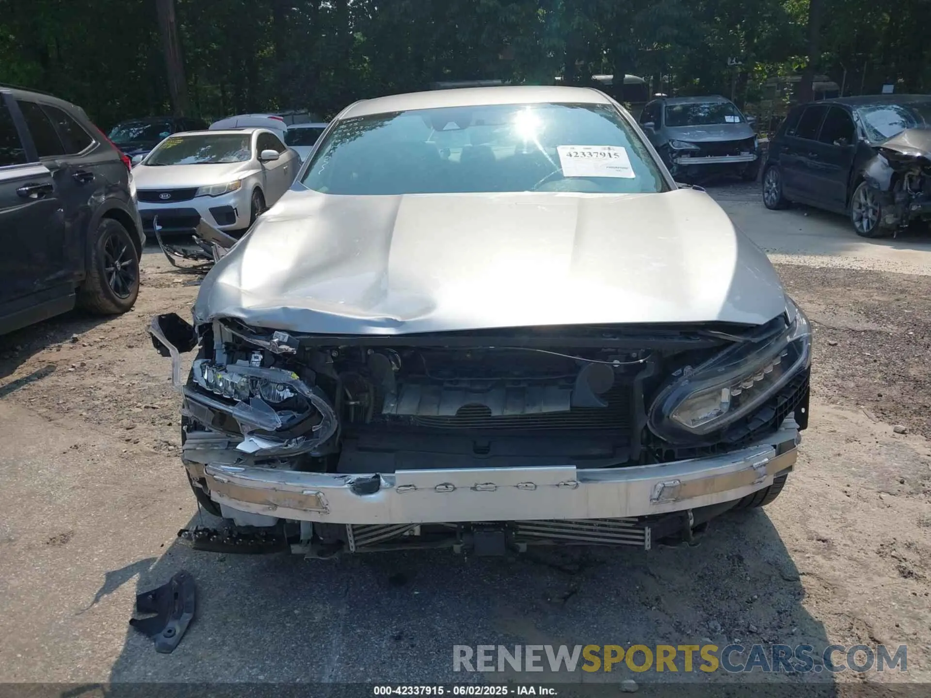 12 Photograph of a damaged car 1HGCV1F18KA119675 HONDA ACCORD 2019