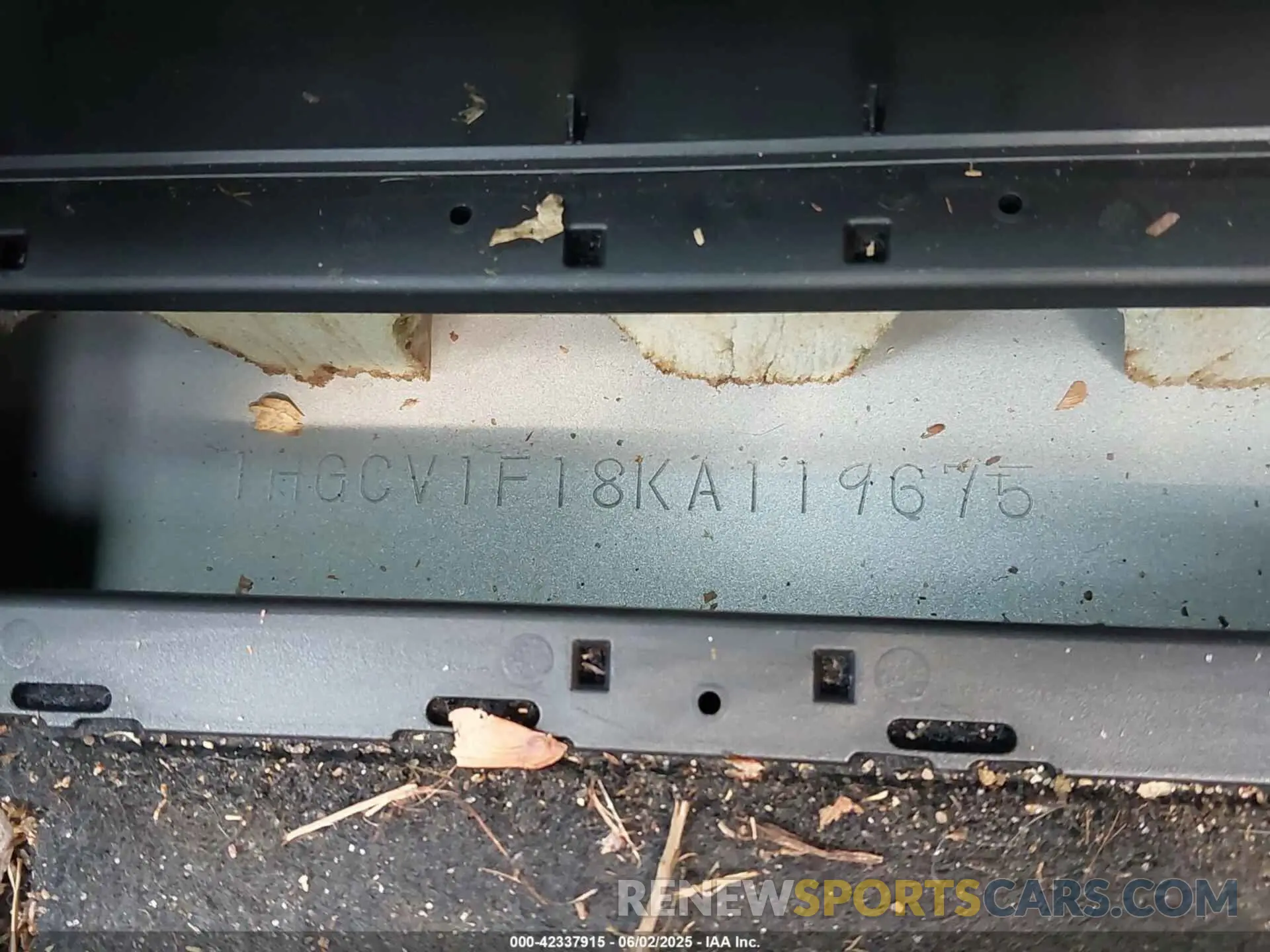 9 Photograph of a damaged car 1HGCV1F18KA119675 HONDA ACCORD 2019