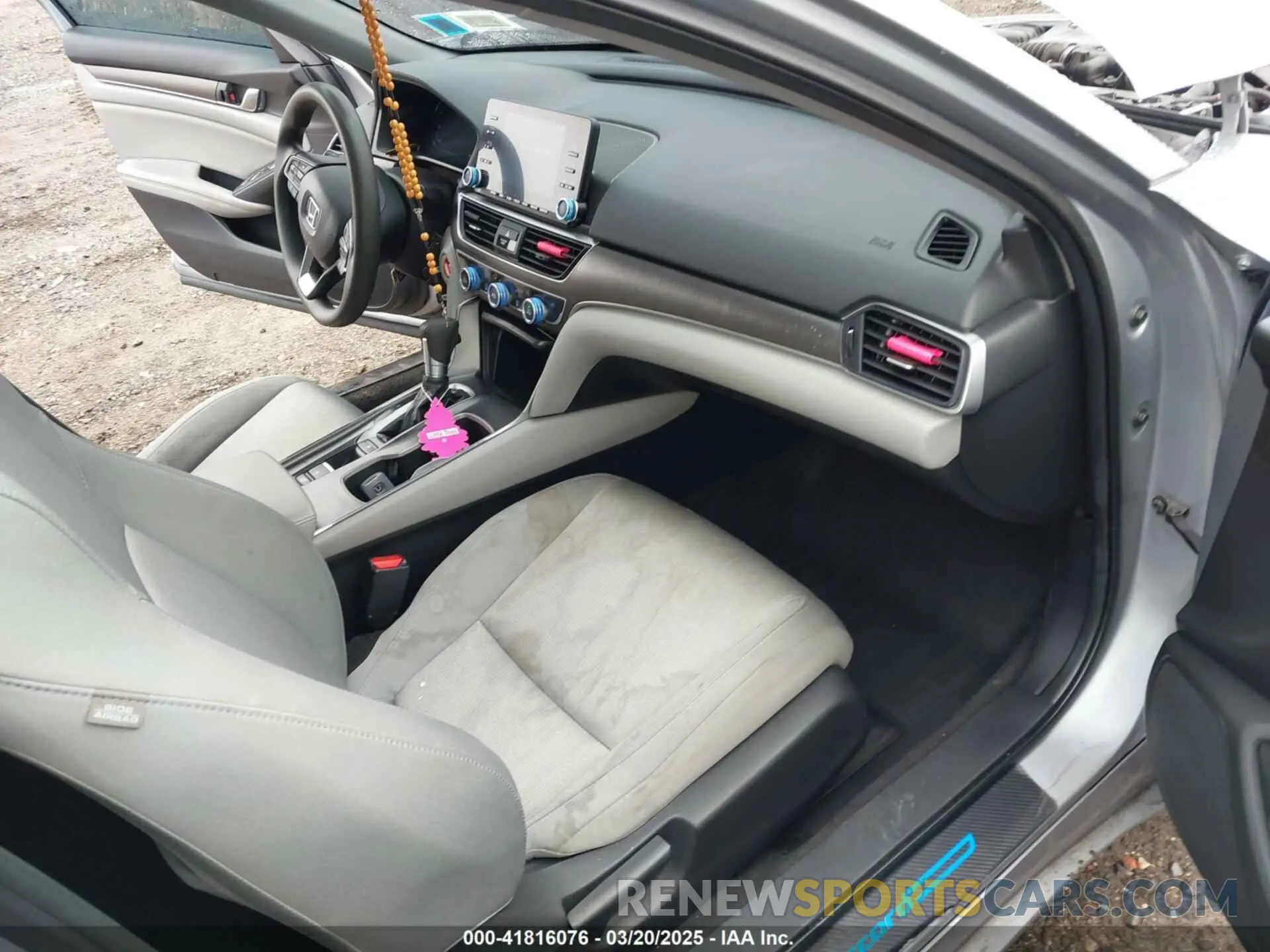 5 Photograph of a damaged car 1HGCV1F18KA150571 HONDA ACCORD 2019
