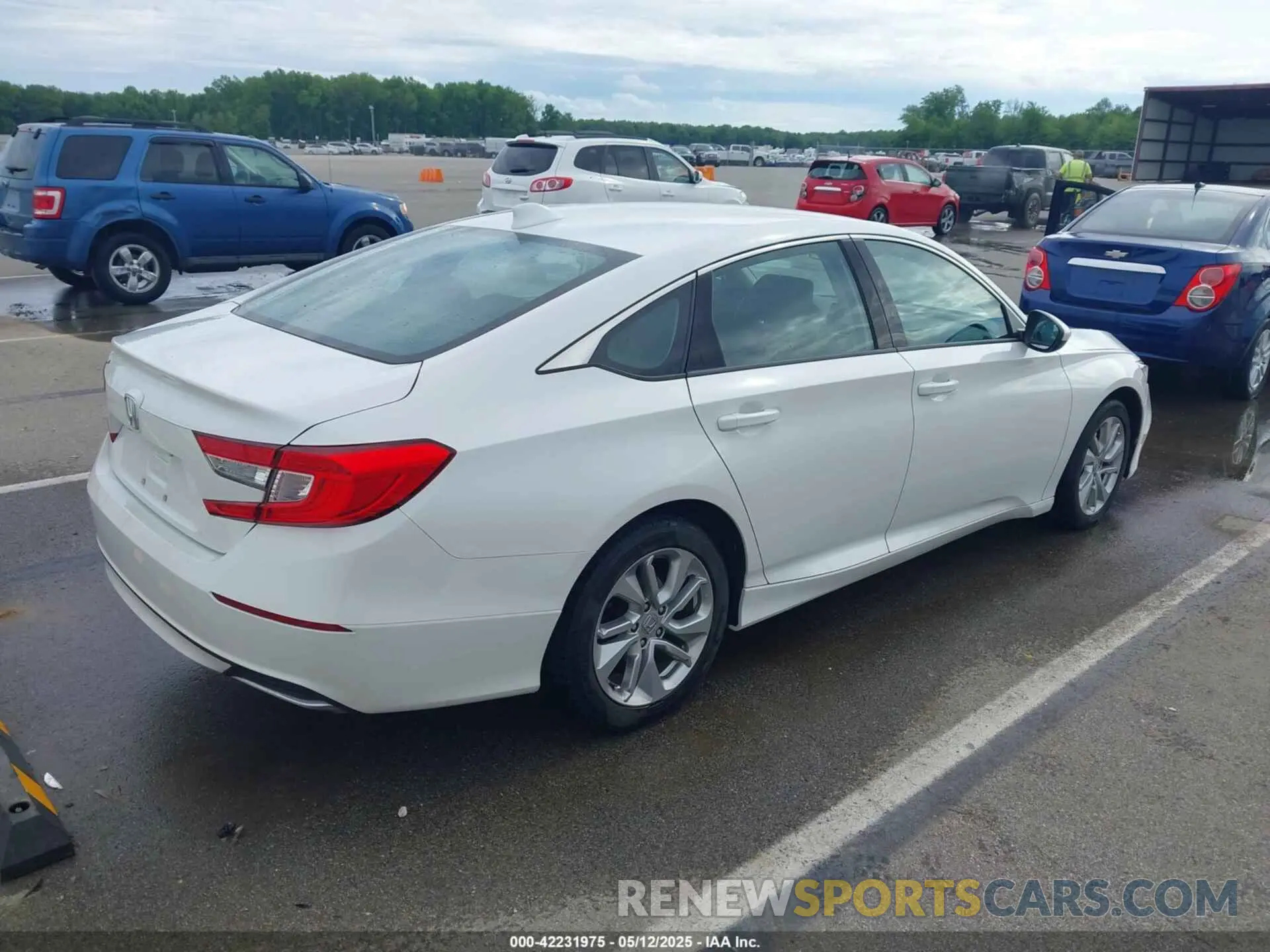 4 Photograph of a damaged car 1HGCV1F19KA081938 HONDA ACCORD 2019