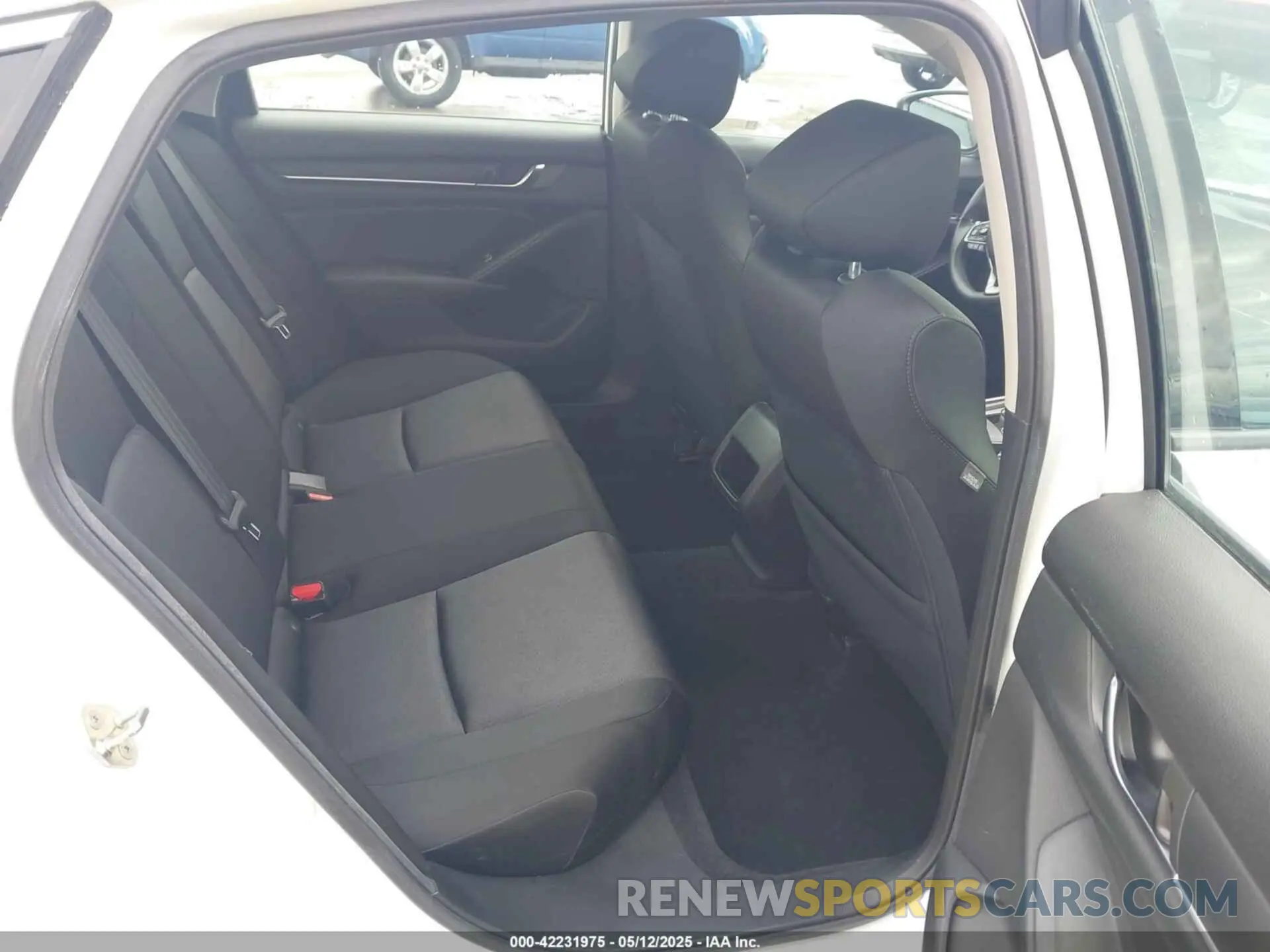 8 Photograph of a damaged car 1HGCV1F19KA081938 HONDA ACCORD 2019