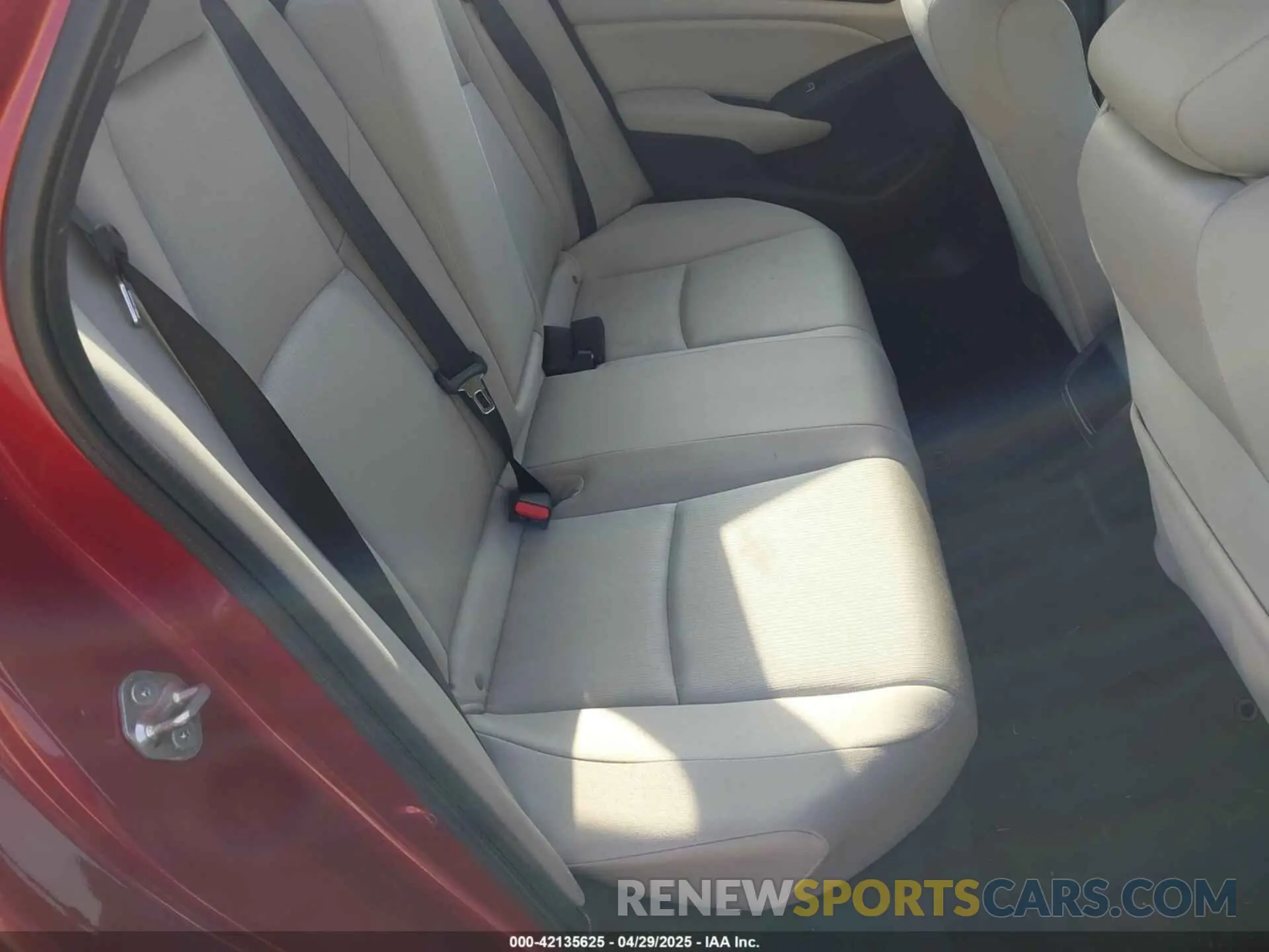 8 Photograph of a damaged car 1HGCV1F19KA083270 HONDA ACCORD 2019