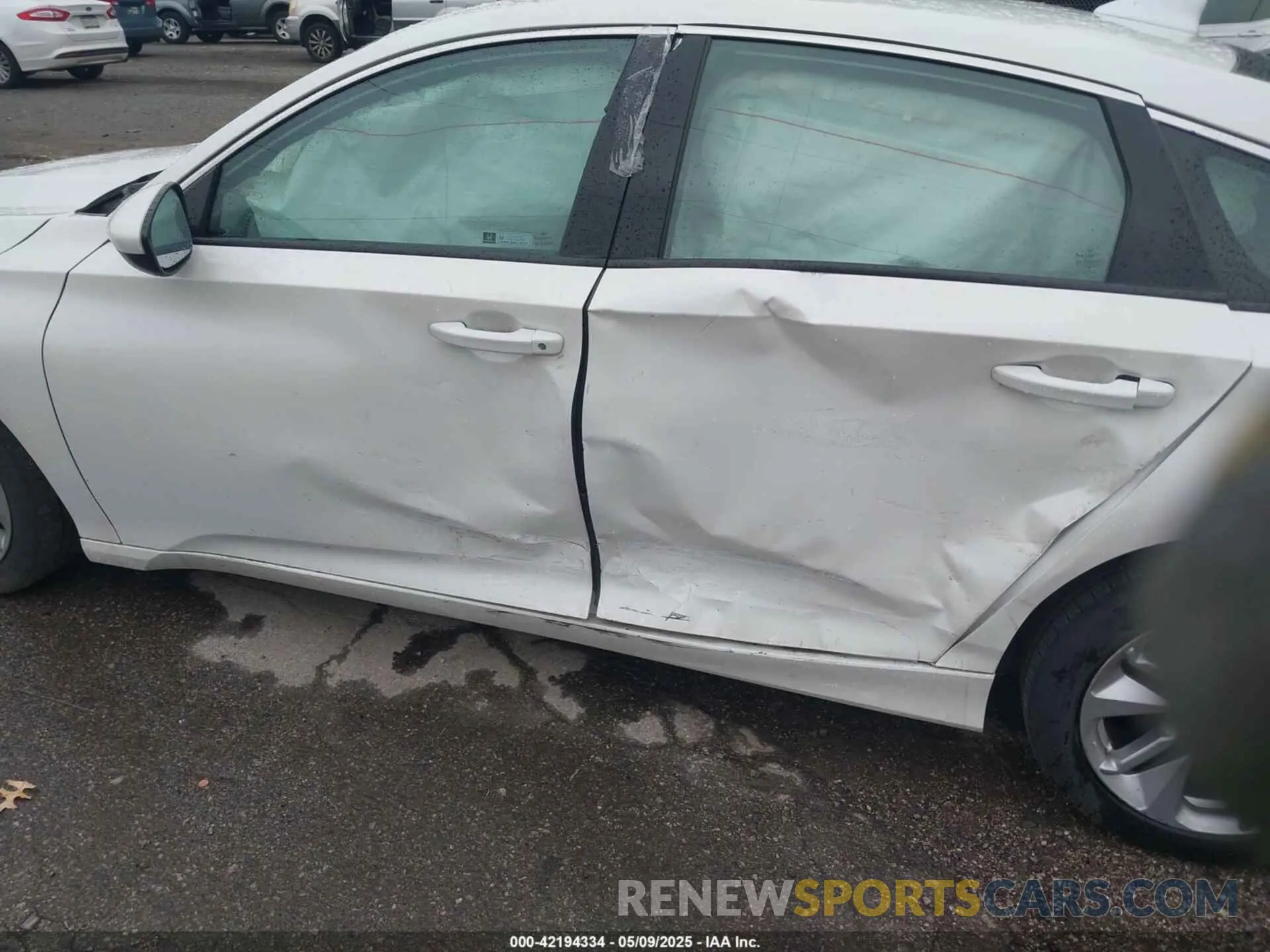 6 Photograph of a damaged car 1HGCV1F19KA128482 HONDA ACCORD 2019
