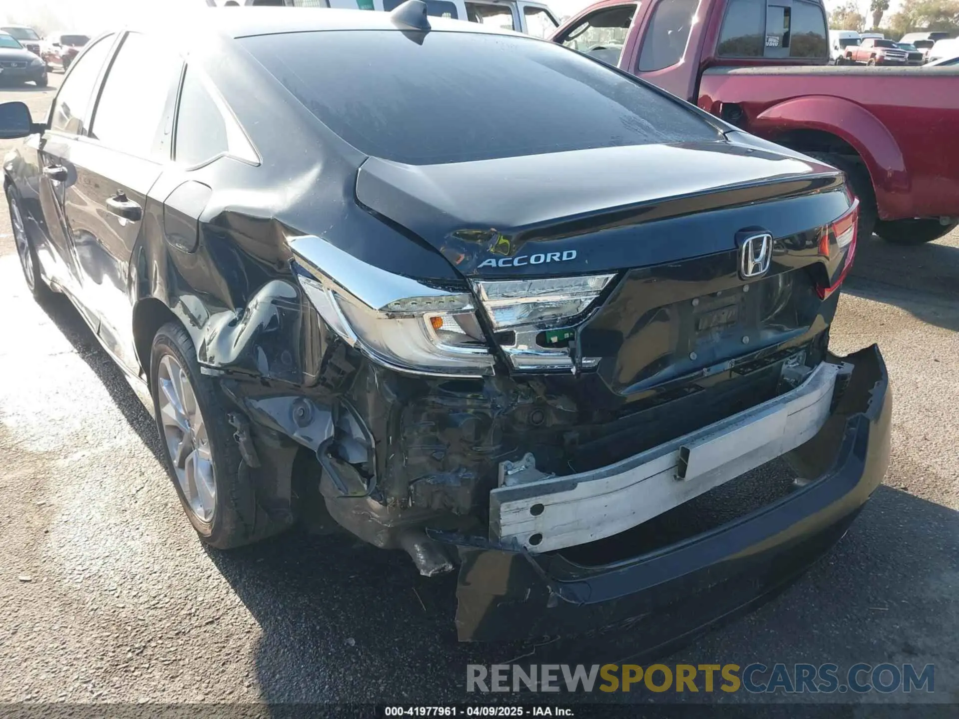 6 Photograph of a damaged car 1HGCV1F19KA137747 HONDA ACCORD 2019