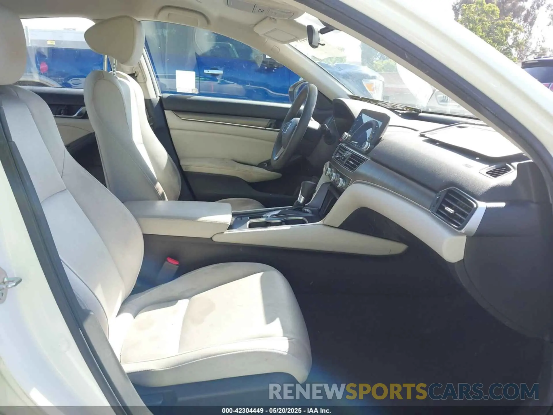 5 Photograph of a damaged car 1HGCV1F19KA142916 HONDA ACCORD 2019