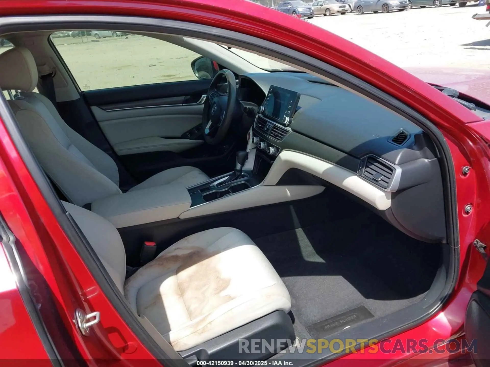 5 Photograph of a damaged car 1HGCV1F19KA169727 HONDA ACCORD 2019