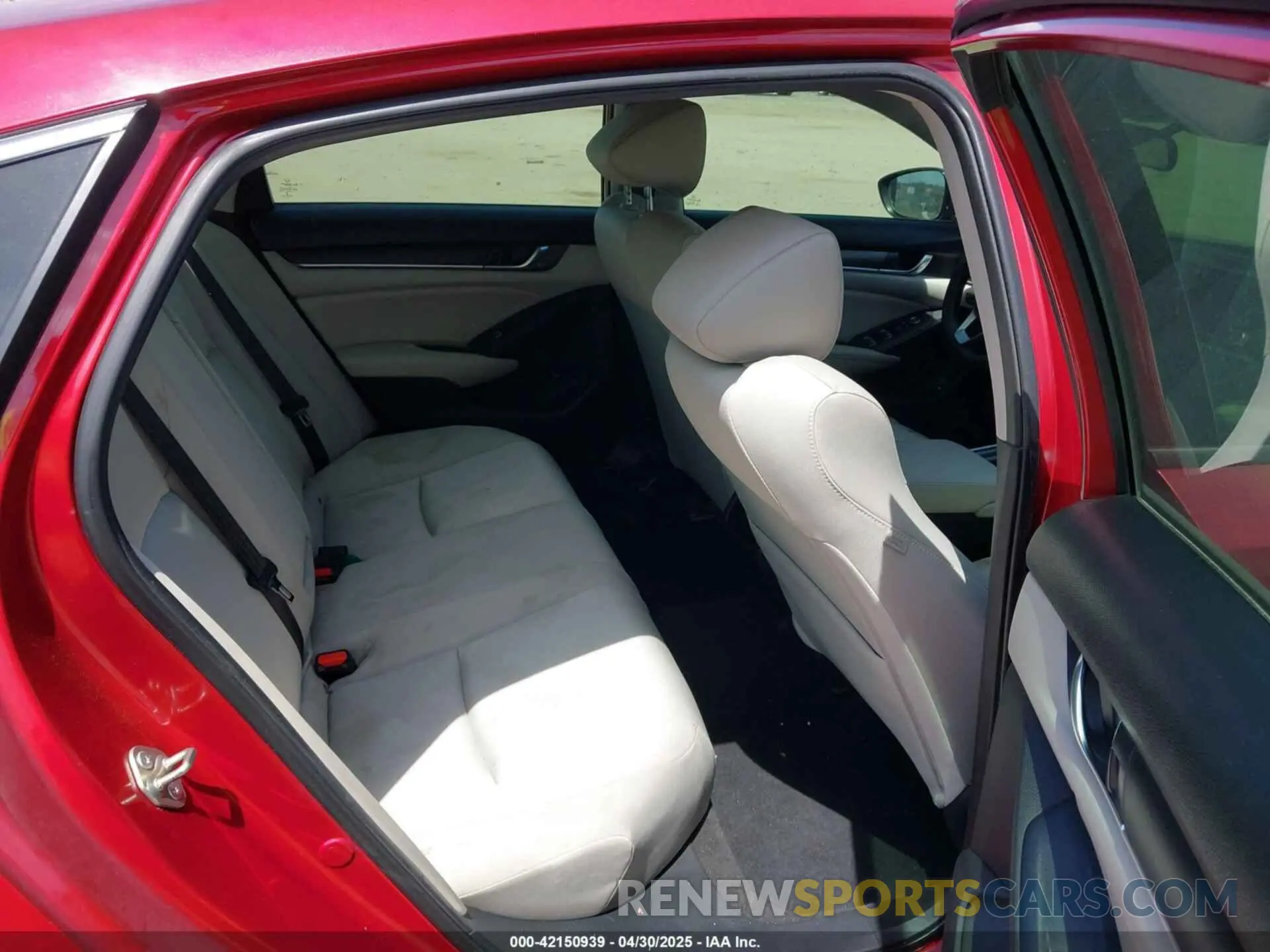 8 Photograph of a damaged car 1HGCV1F19KA169727 HONDA ACCORD 2019