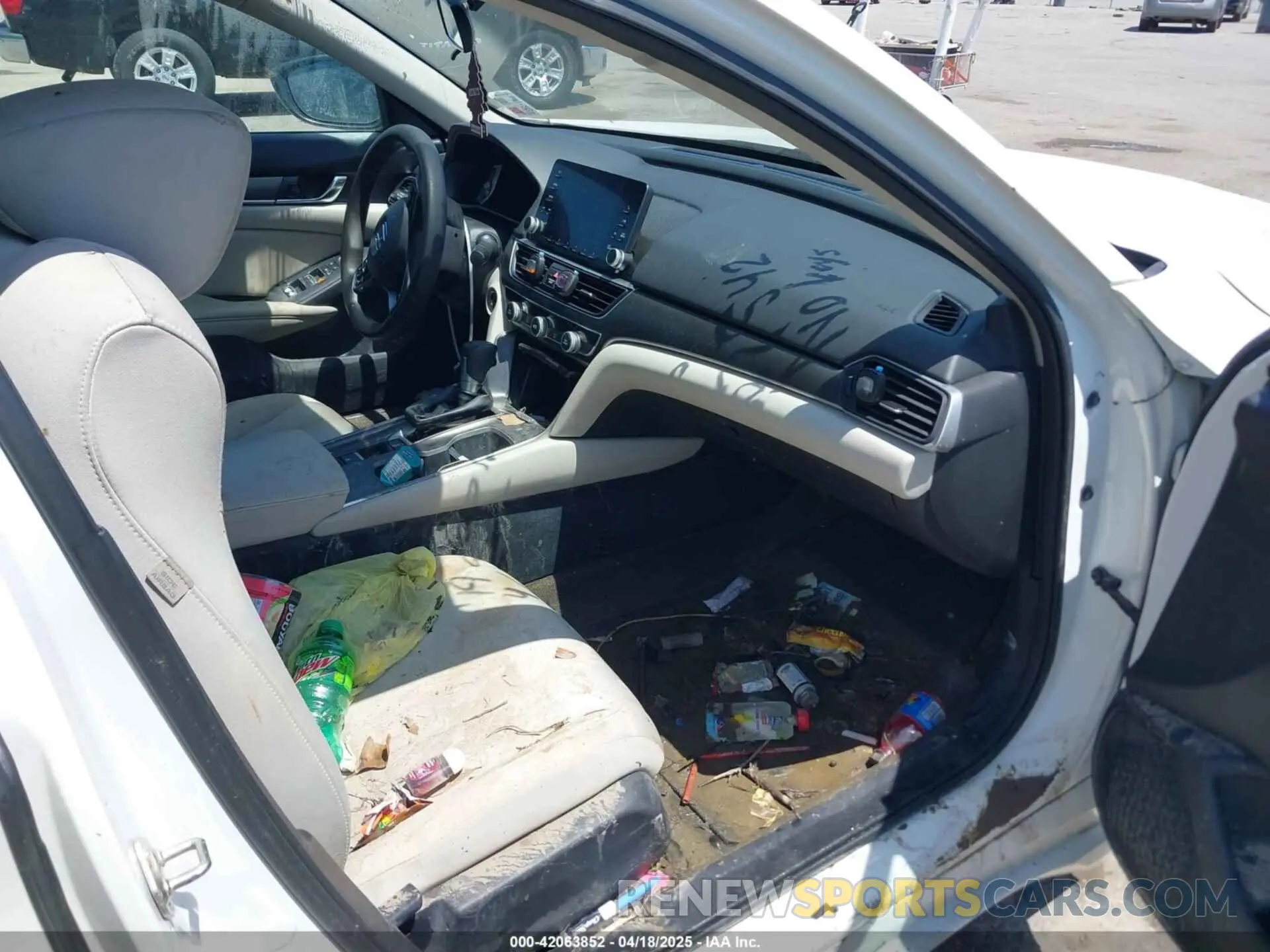 5 Photograph of a damaged car 1HGCV1F1XKA007542 HONDA ACCORD 2019