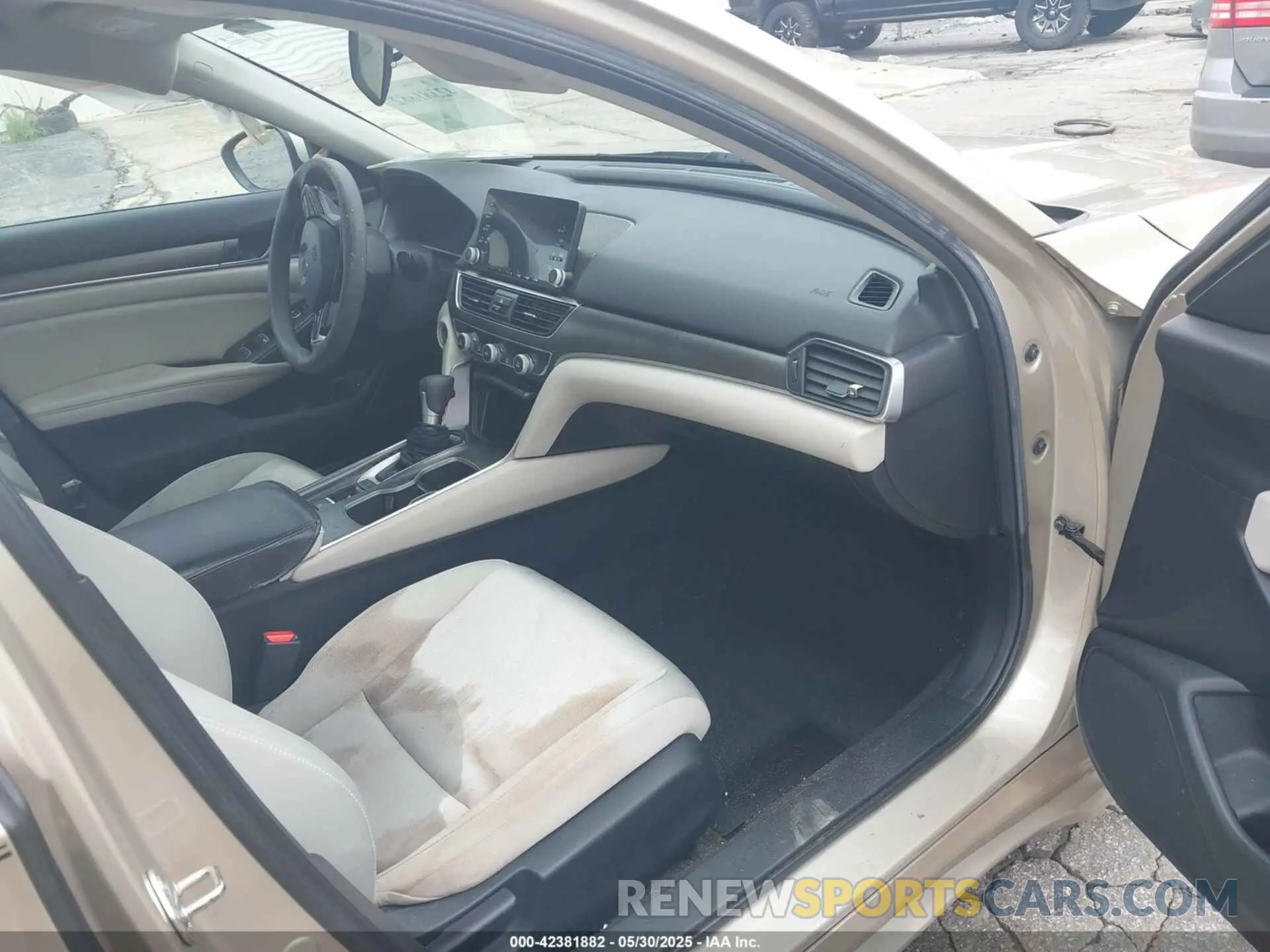 5 Photograph of a damaged car 1HGCV1F1XKA074481 HONDA ACCORD 2019