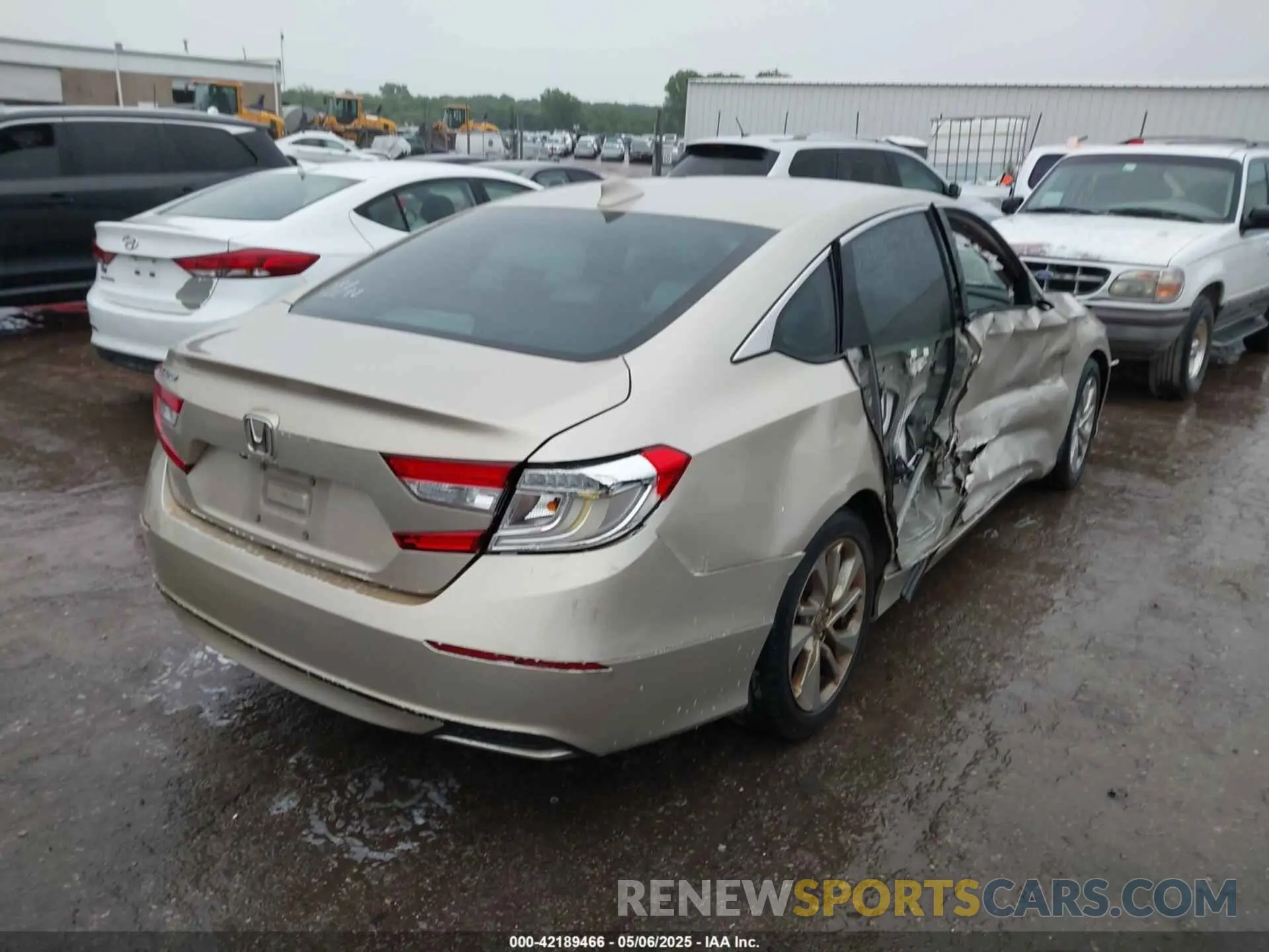 4 Photograph of a damaged car 1HGCV1F1XKA082614 HONDA ACCORD 2019
