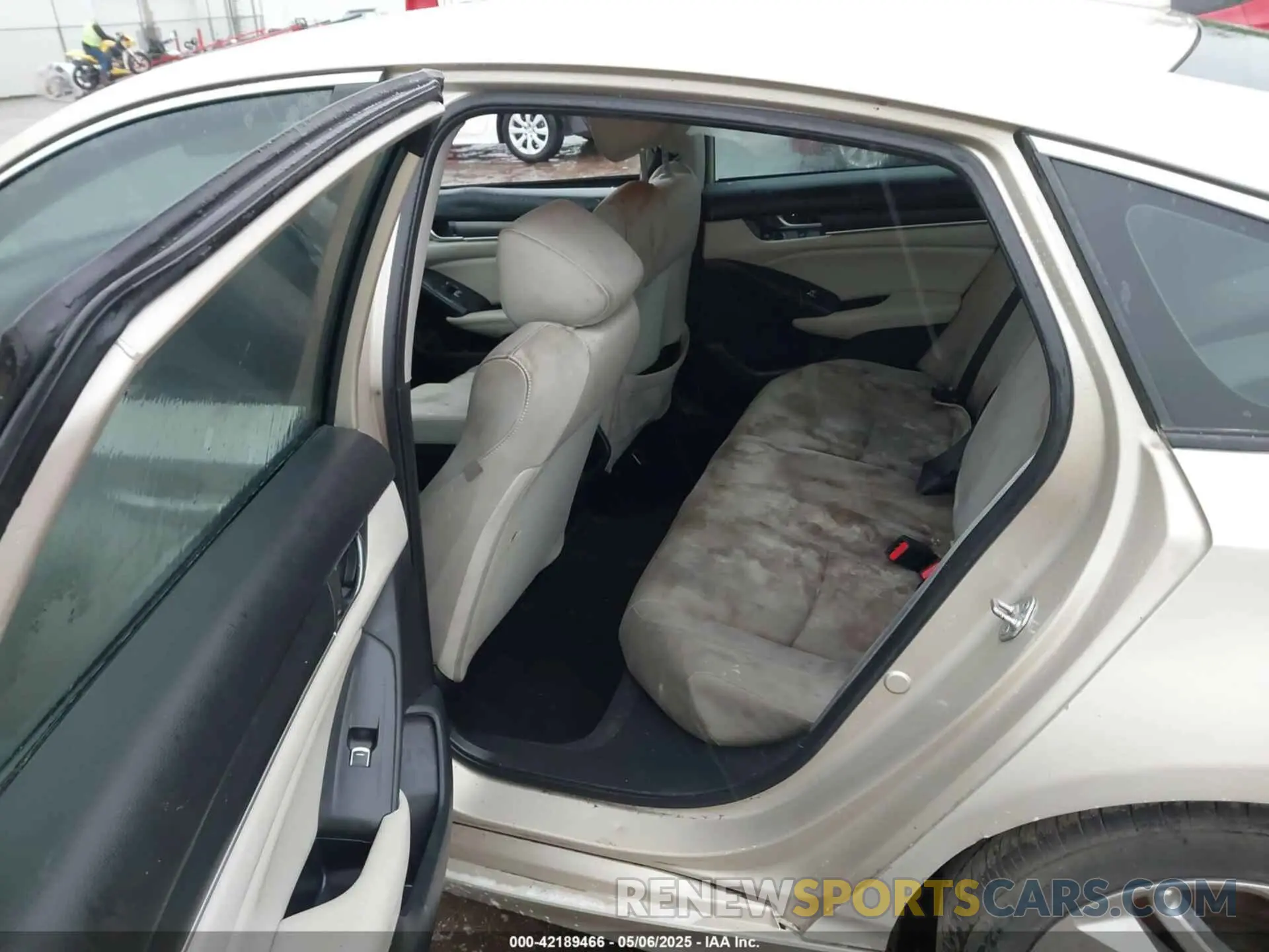 8 Photograph of a damaged car 1HGCV1F1XKA082614 HONDA ACCORD 2019