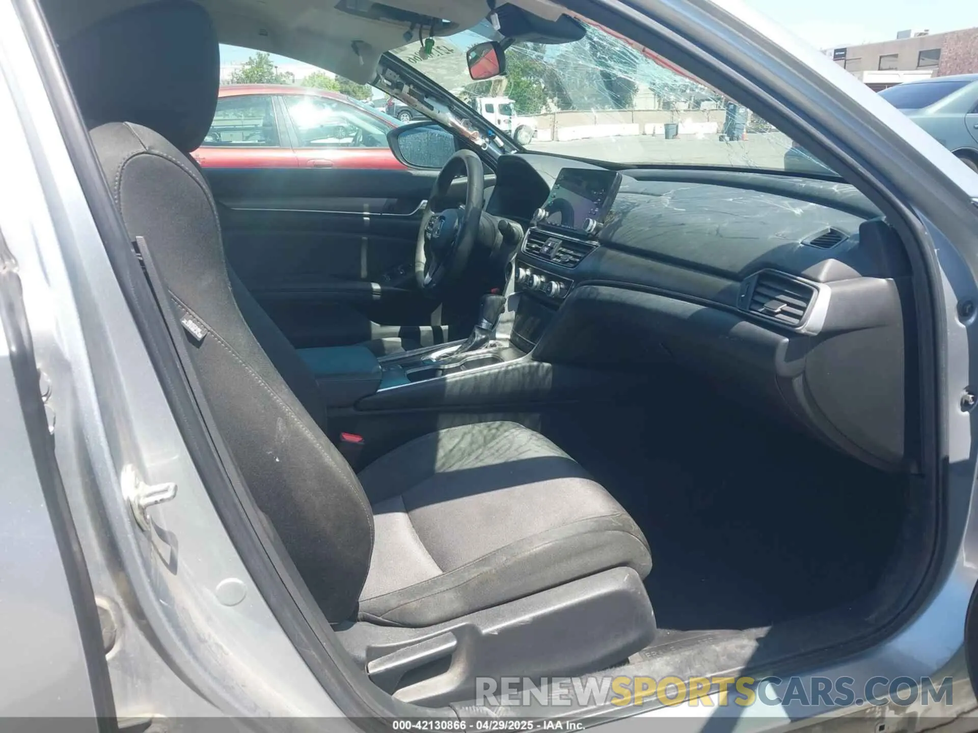 5 Photograph of a damaged car 1HGCV1F1XKA092950 HONDA ACCORD 2019