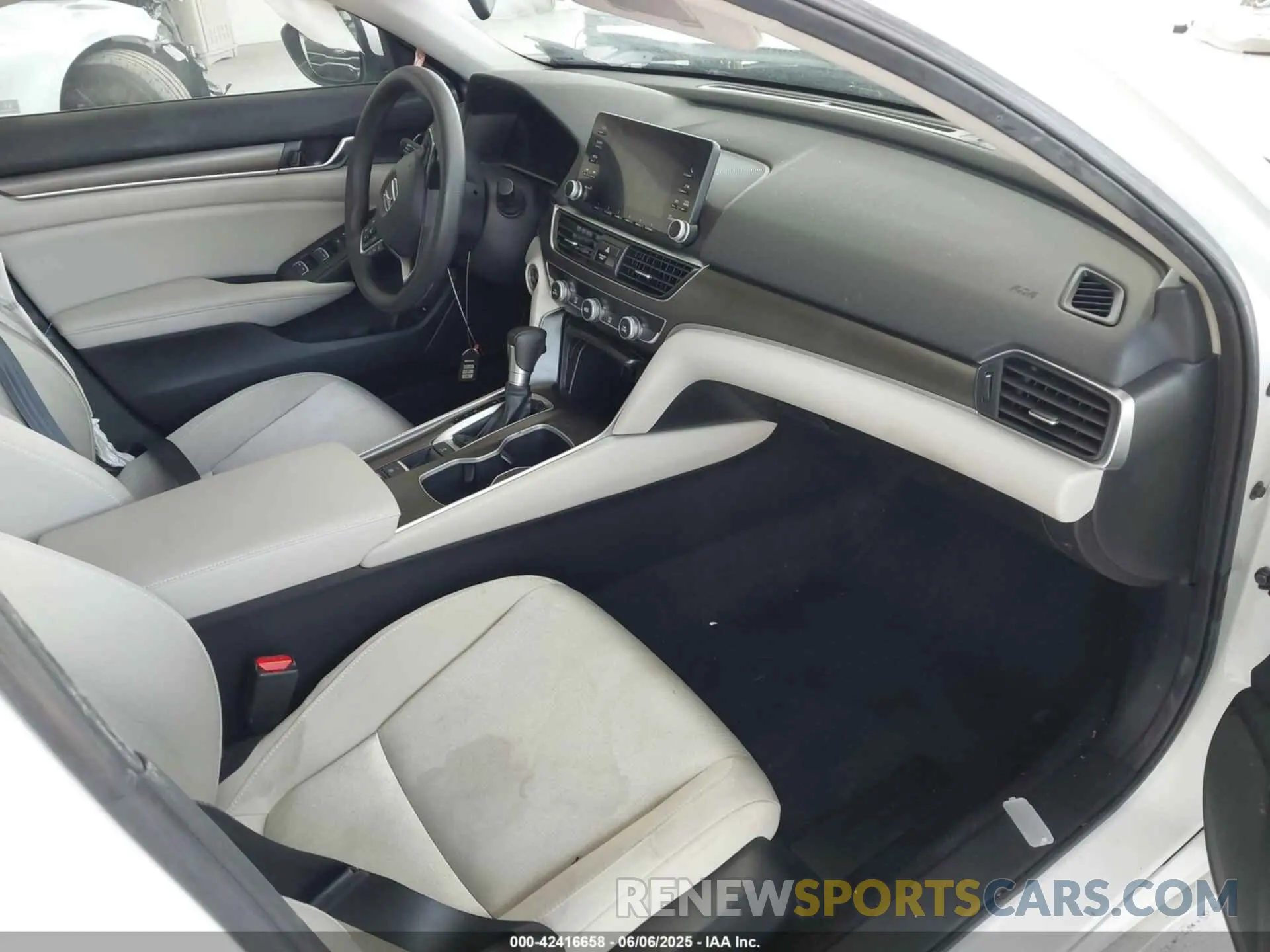 5 Photograph of a damaged car 1HGCV1F1XKA155027 HONDA ACCORD 2019