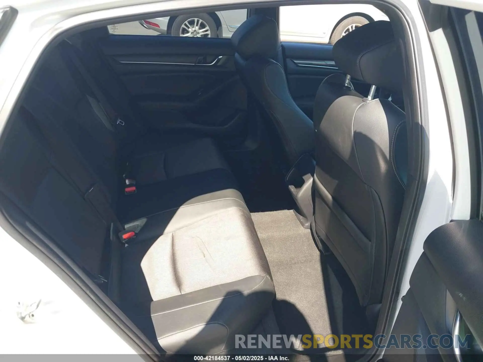 8 Photograph of a damaged car 1HGCV1F30KA031639 HONDA ACCORD 2019