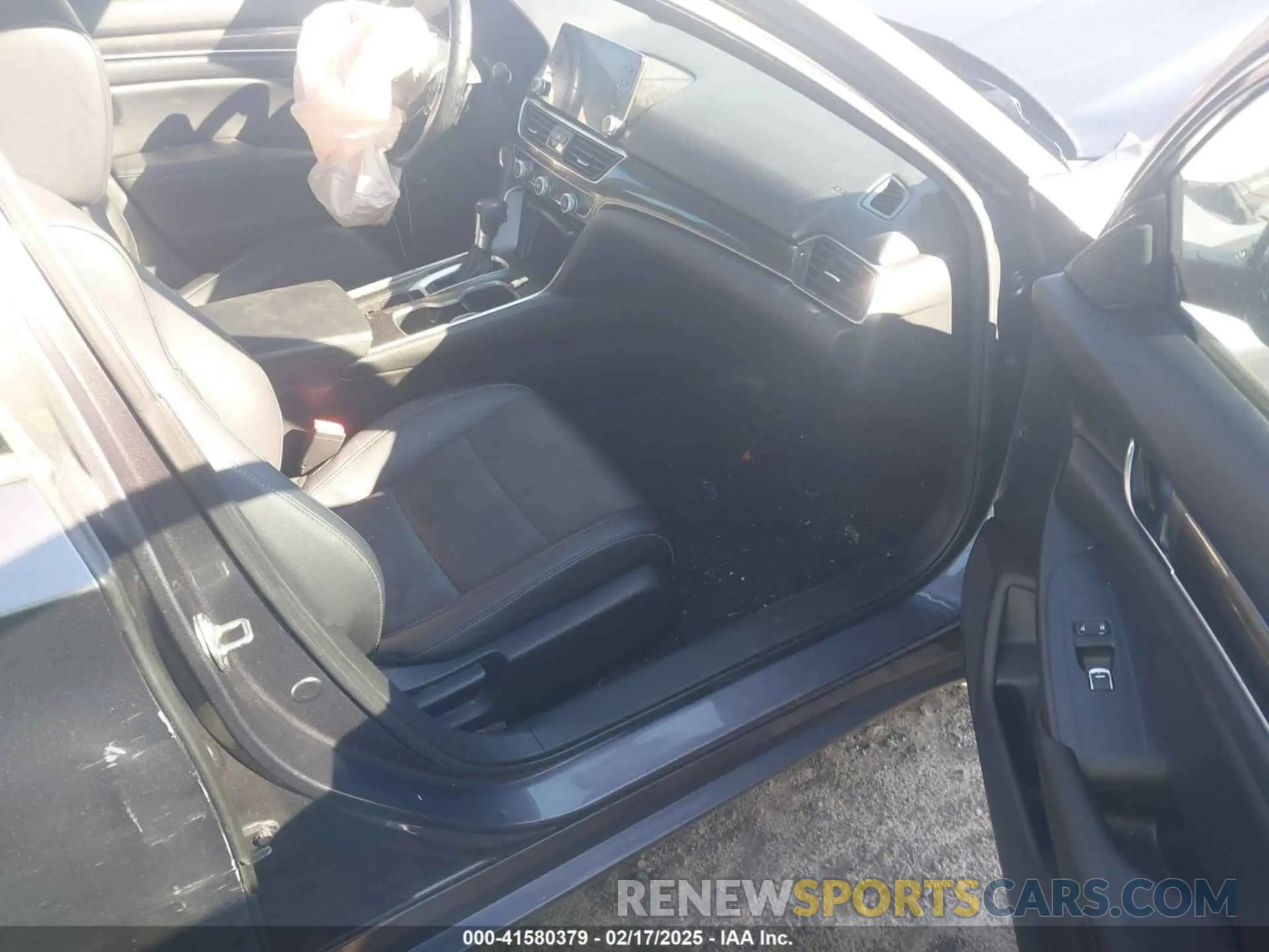 5 Photograph of a damaged car 1HGCV1F30KA086821 HONDA ACCORD 2019