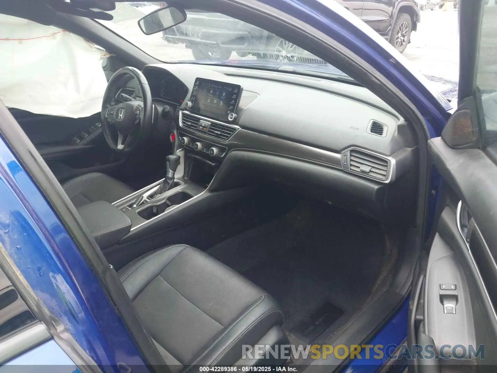 5 Photograph of a damaged car 1HGCV1F30KA112222 HONDA ACCORD 2019