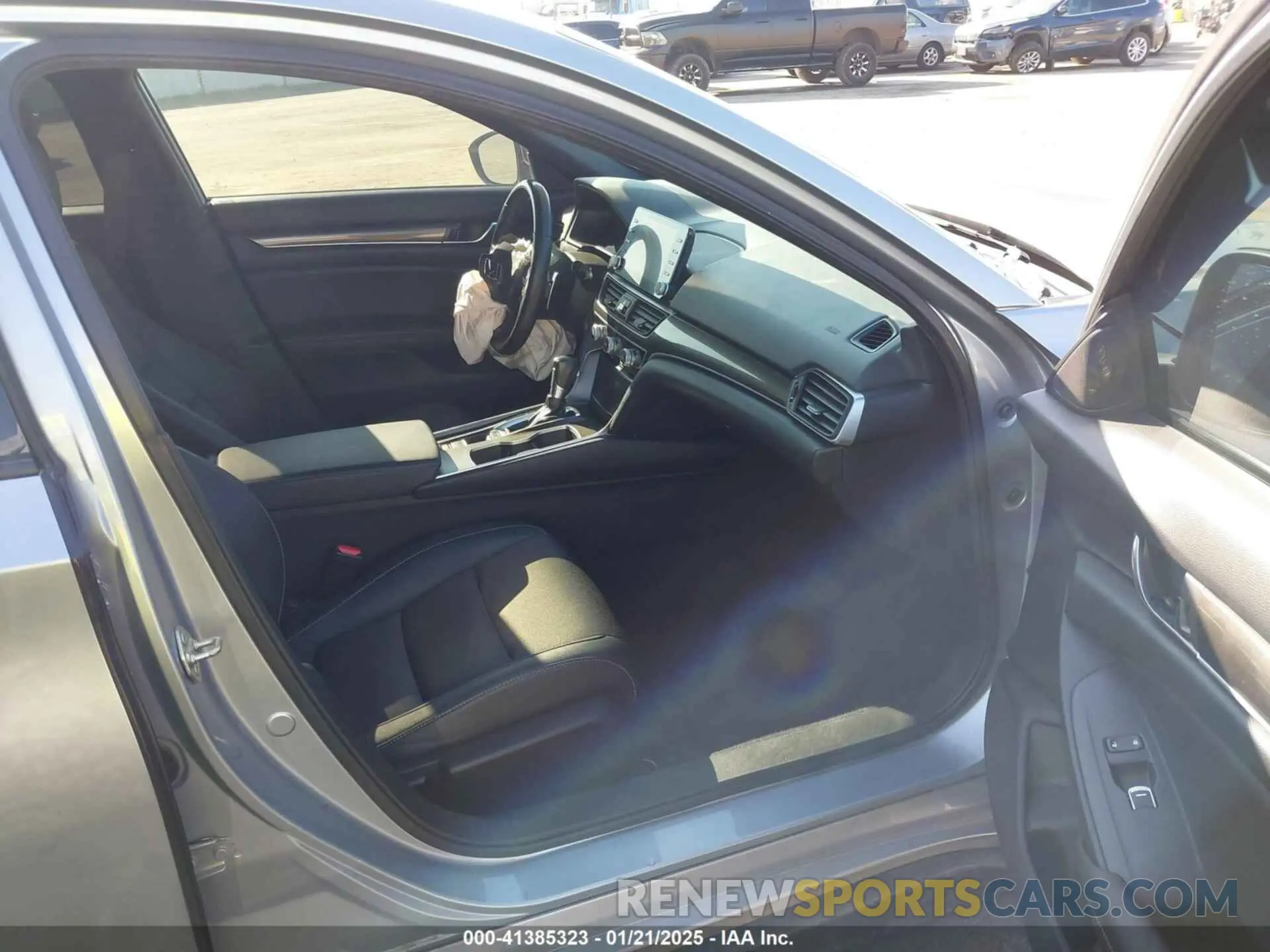 5 Photograph of a damaged car 1HGCV1F30KA123818 HONDA ACCORD 2019