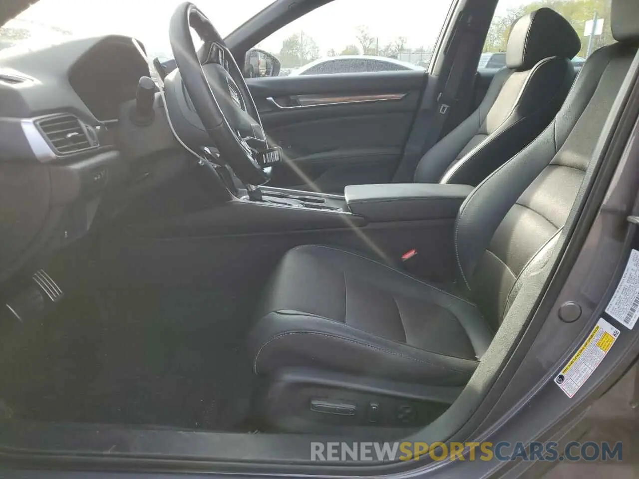 7 Photograph of a damaged car 1HGCV1F30KA135788 HONDA ACCORD 2019