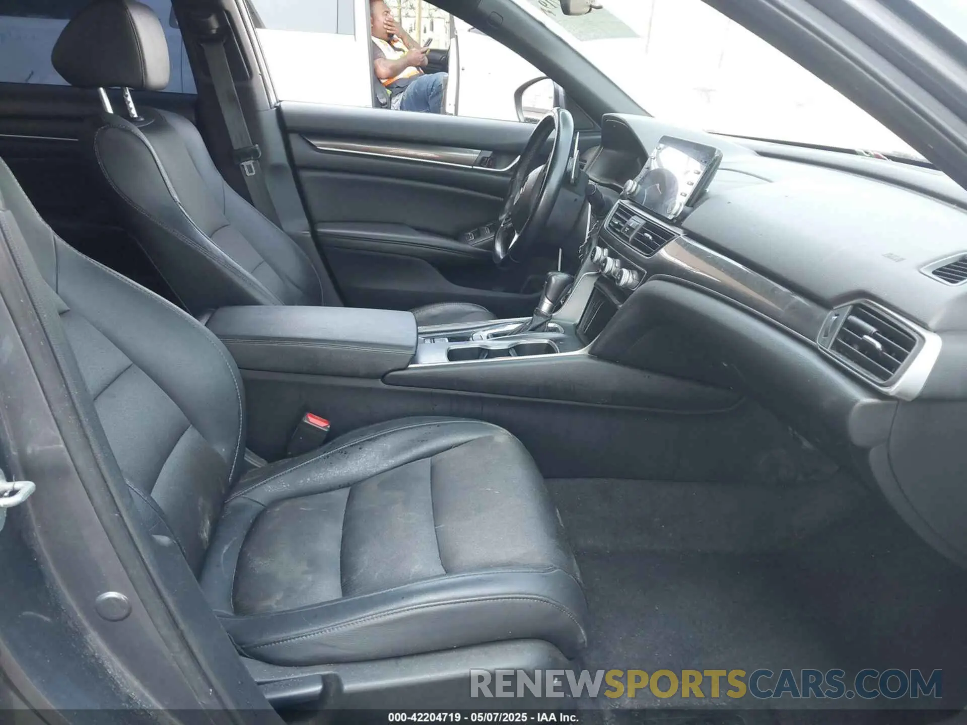 5 Photograph of a damaged car 1HGCV1F30KA154969 HONDA ACCORD 2019