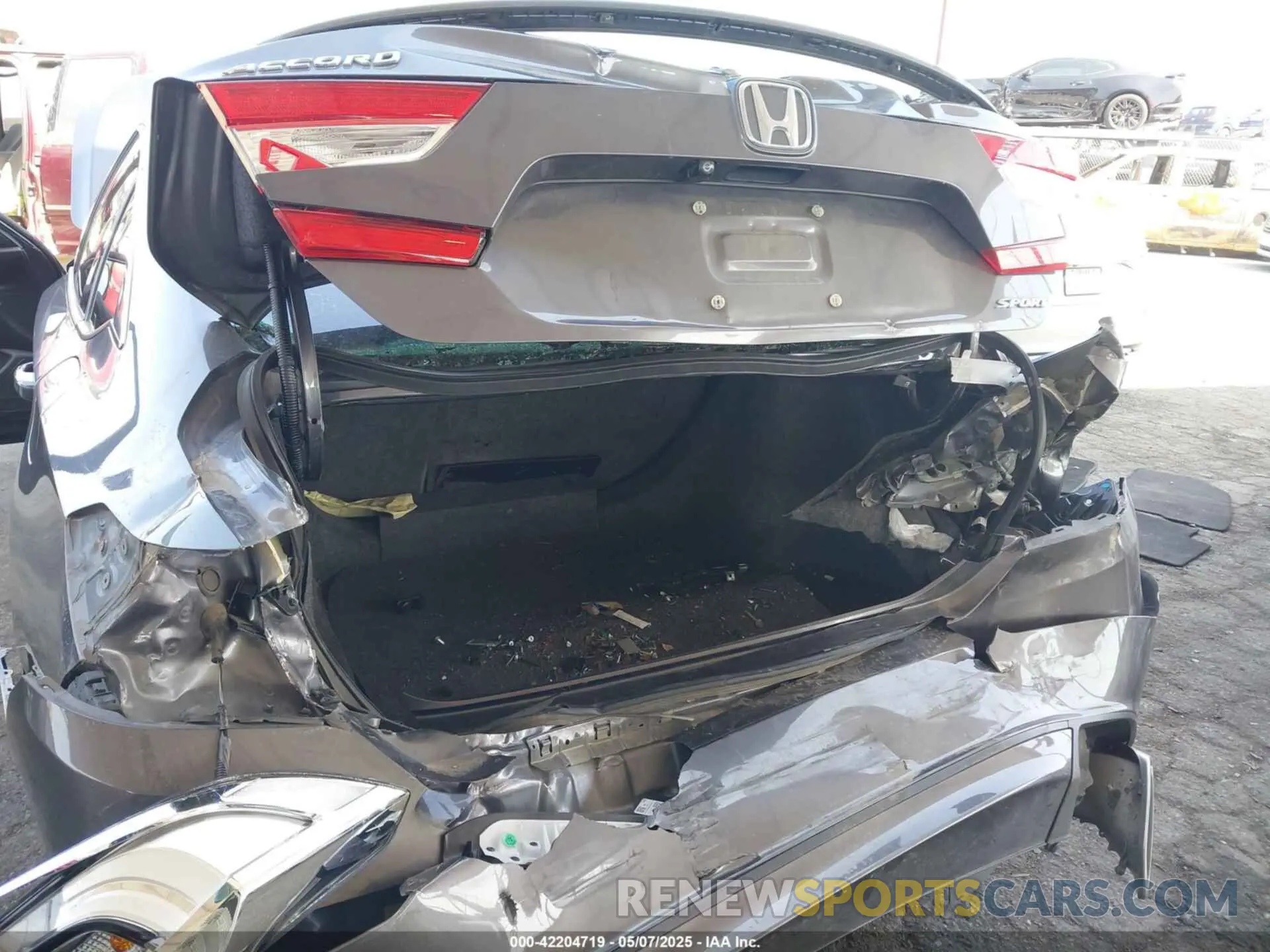 6 Photograph of a damaged car 1HGCV1F30KA154969 HONDA ACCORD 2019